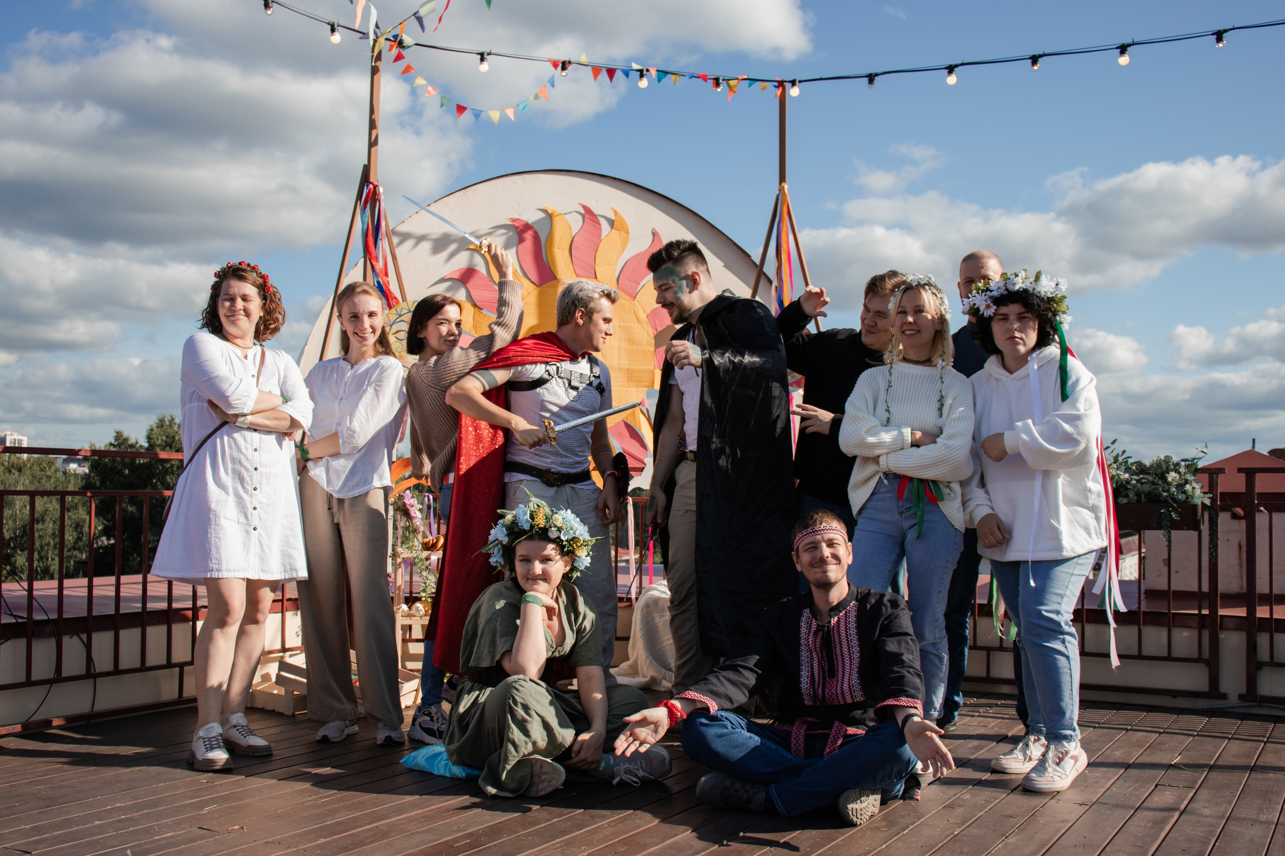 Съёмка корпоратива в городе Томск на крыше музея славянской мифологии