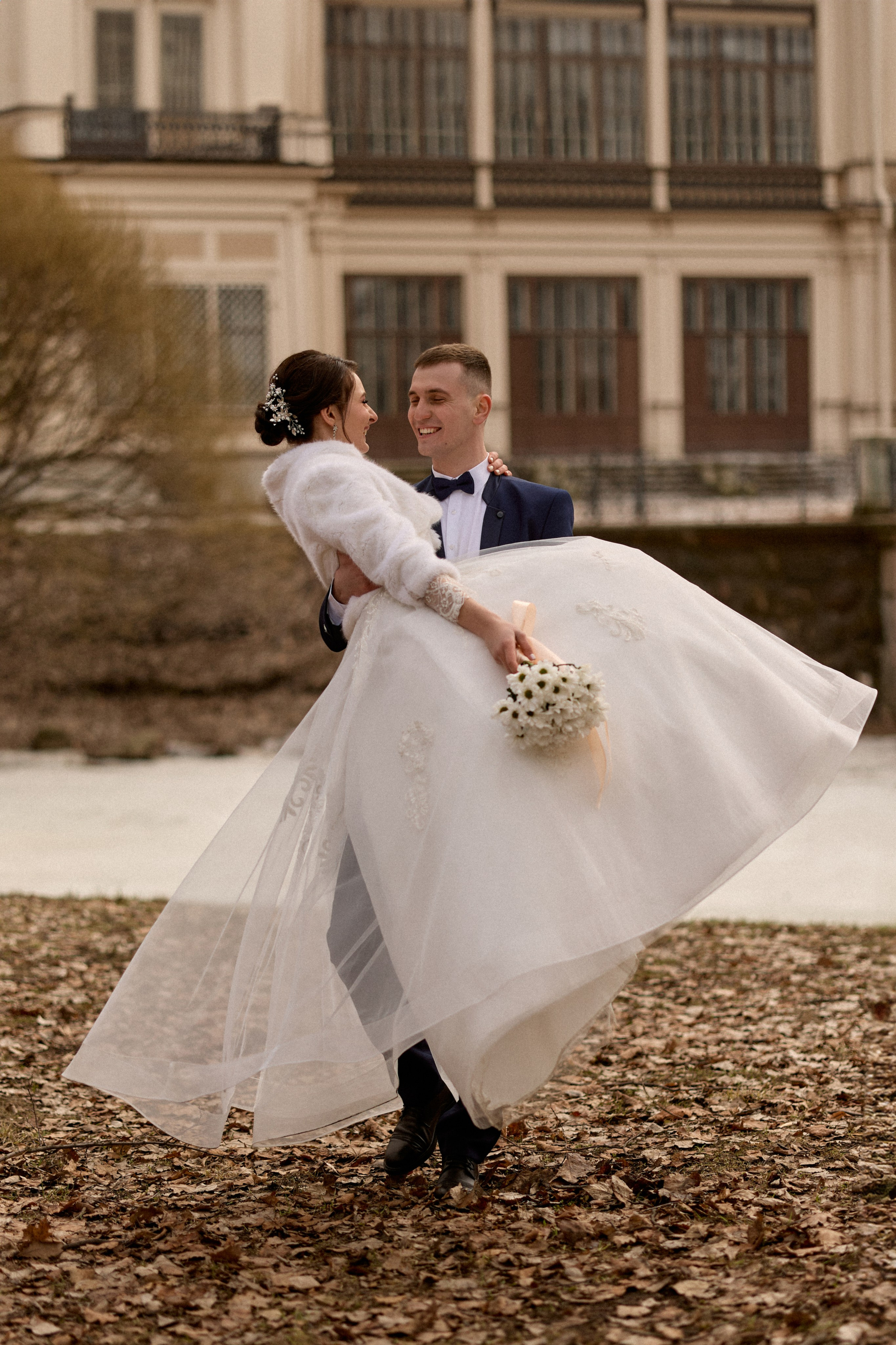 Свадебная Фотосессия на улицах Питера. Сестры Карабаза. Фотографы и ретушеры в Москве и Санкт-Петербурге