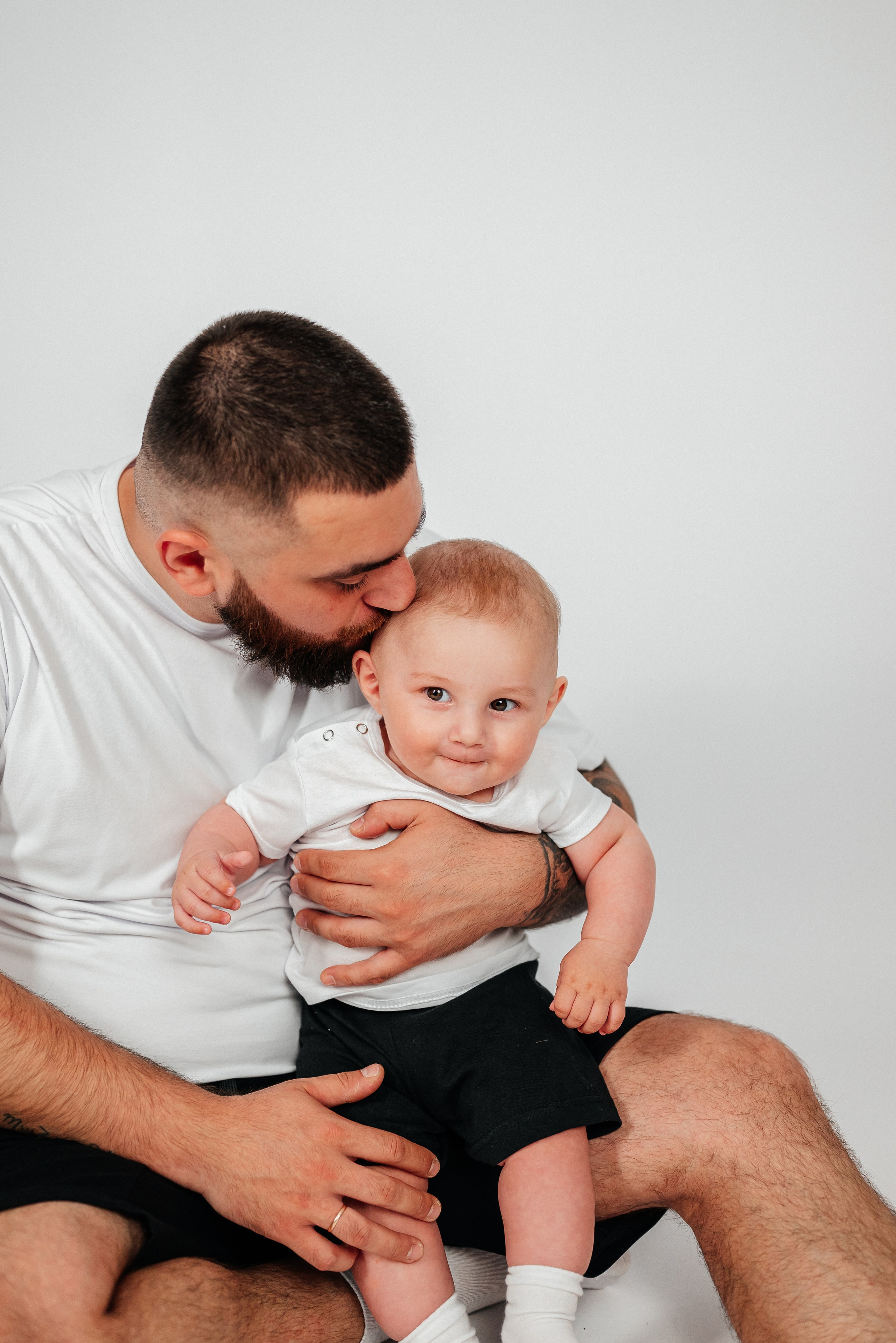 На белом фоне. Семейный фотограф в Краснодаре