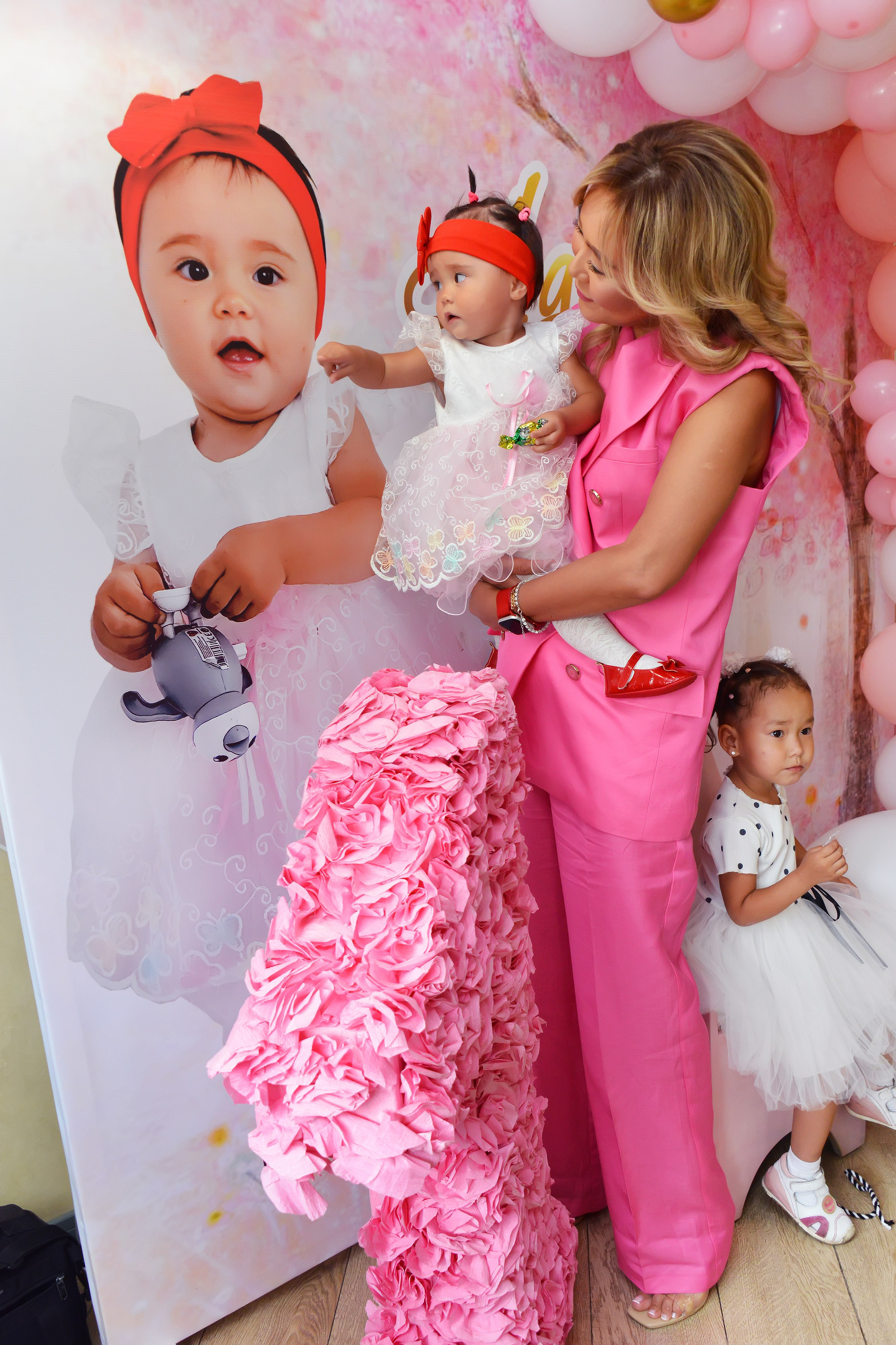 Дети-5 (Адель-1годик). Фотосъёмка. Фотограф Сергей Авдеев-семейный и детский фотограф в Алматы