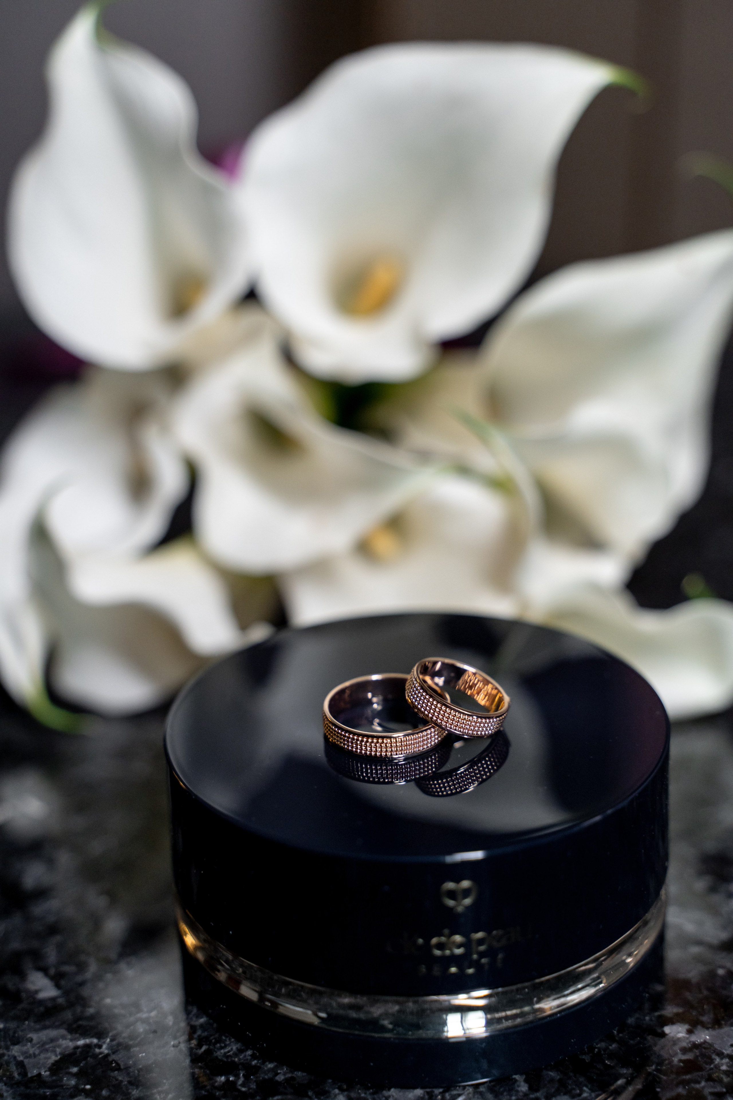 Свадебный фотограф в Москве. Свадебный фотограф Видное, Бутово, Домодедово, Щербинка, Царицыно. Свадебная фотосессия и сборы невесты в отеле Soluxe. Регистрация брака во дворце бракосочетания ВДНХ. Свадьба на ВДНХ. Свадебная фотосессия с ретро автомобилем Чайка. 