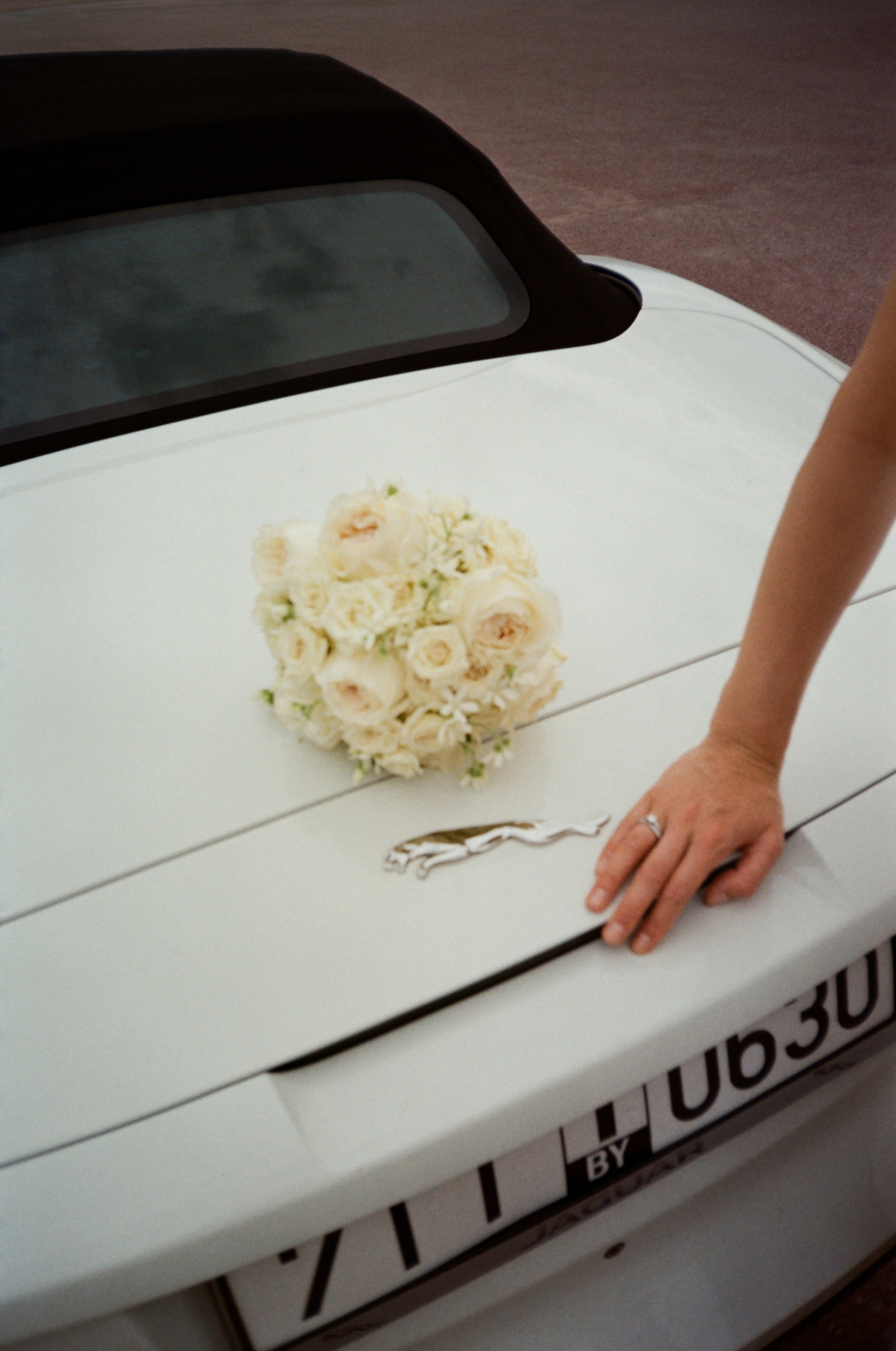 Свадебная фотосессия на пленку. Сестры Карабаза. Фотографы и ретушеры в Москве и Санкт-Петербурге