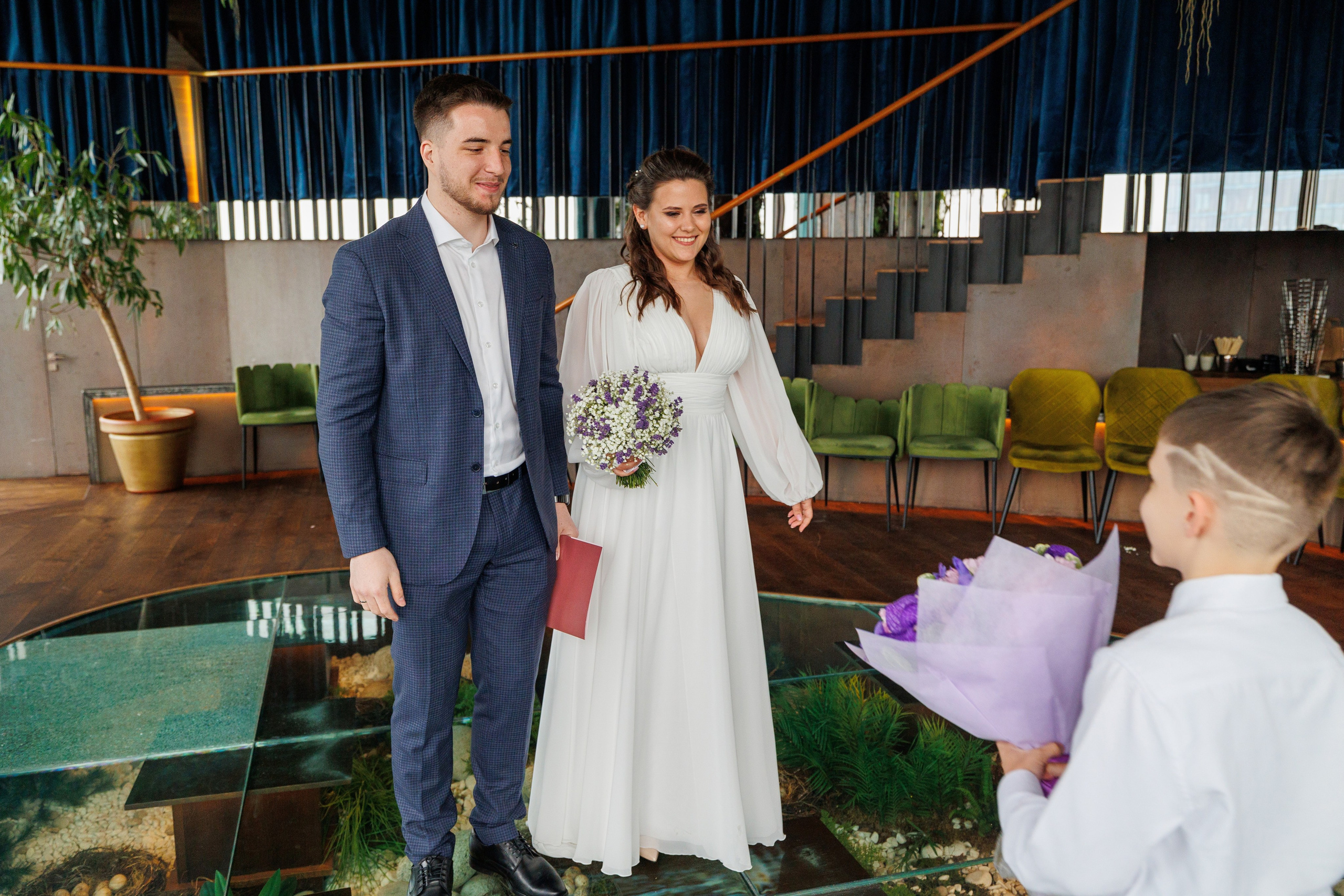 Фотограф на регистрацию в ЗАГС Москва Сити Birds Башня ОКО. Примеры фото, отзывы молодоженов и заявка на регистрацию через официальный сайт.