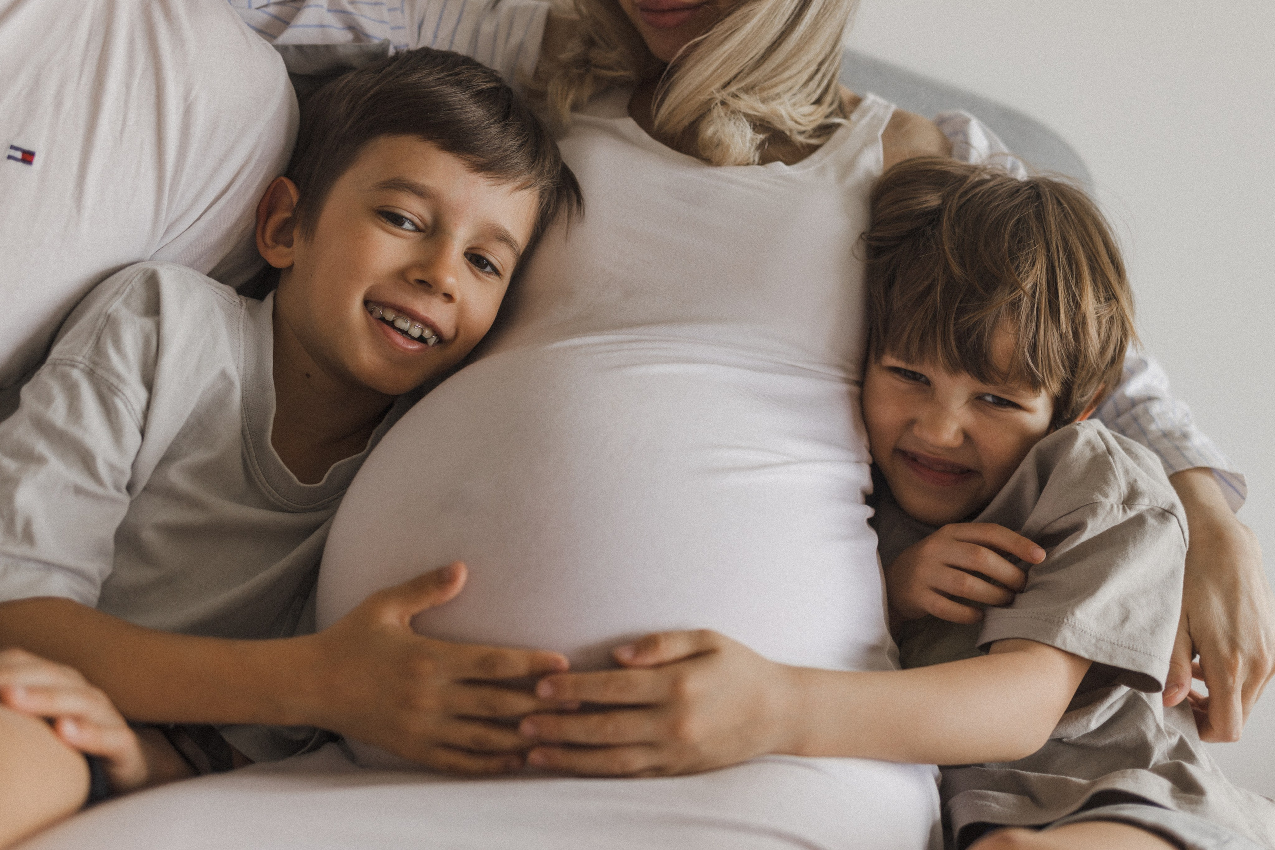 Катя, Паша, Валера и Родион ждут братика. Семейный фотограф в Москве