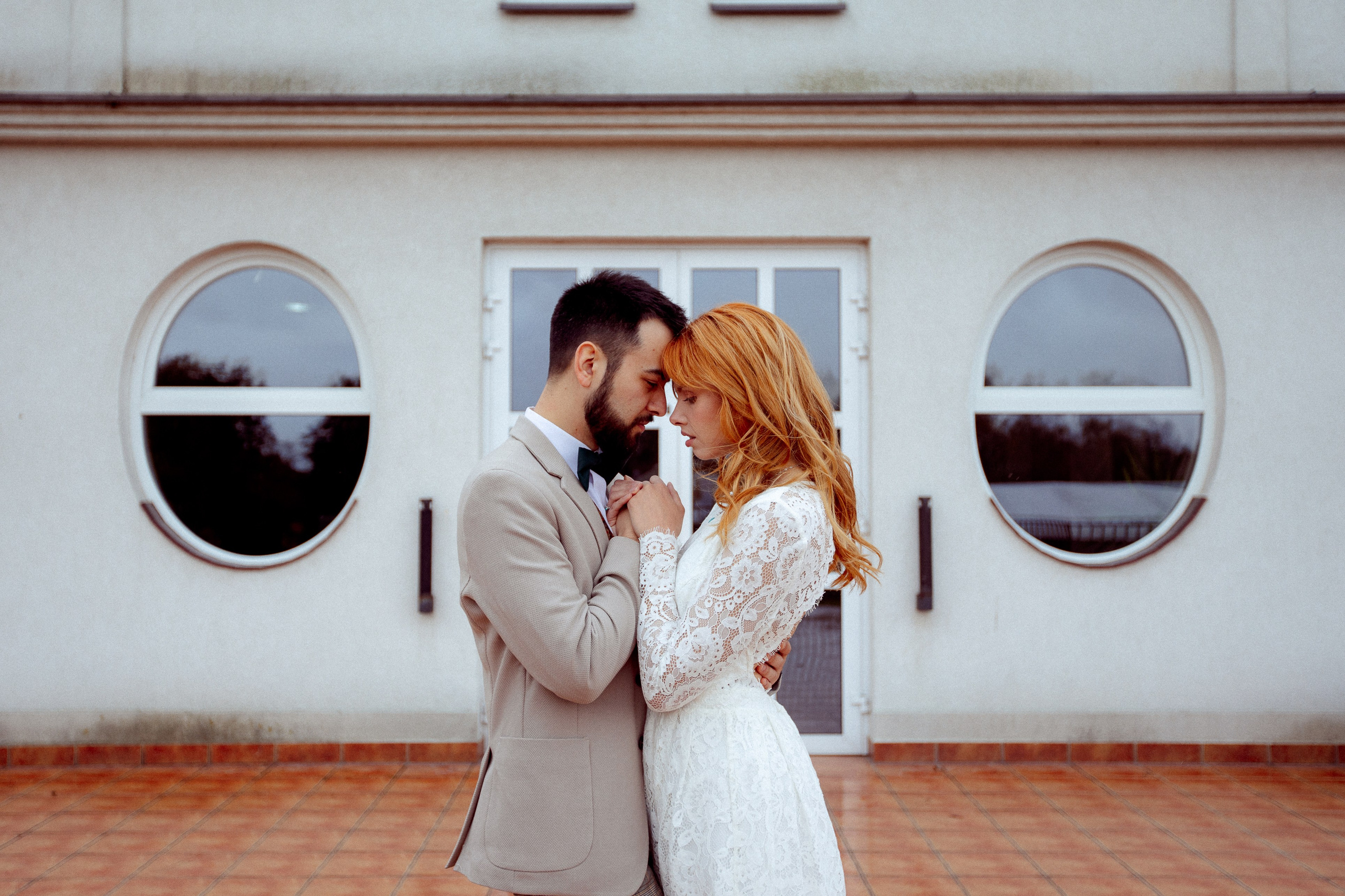 Ślubna sesja zdjęciowa w plenerze. Свадебный фотограф Варшава Лодзь Польша Елена Юцова