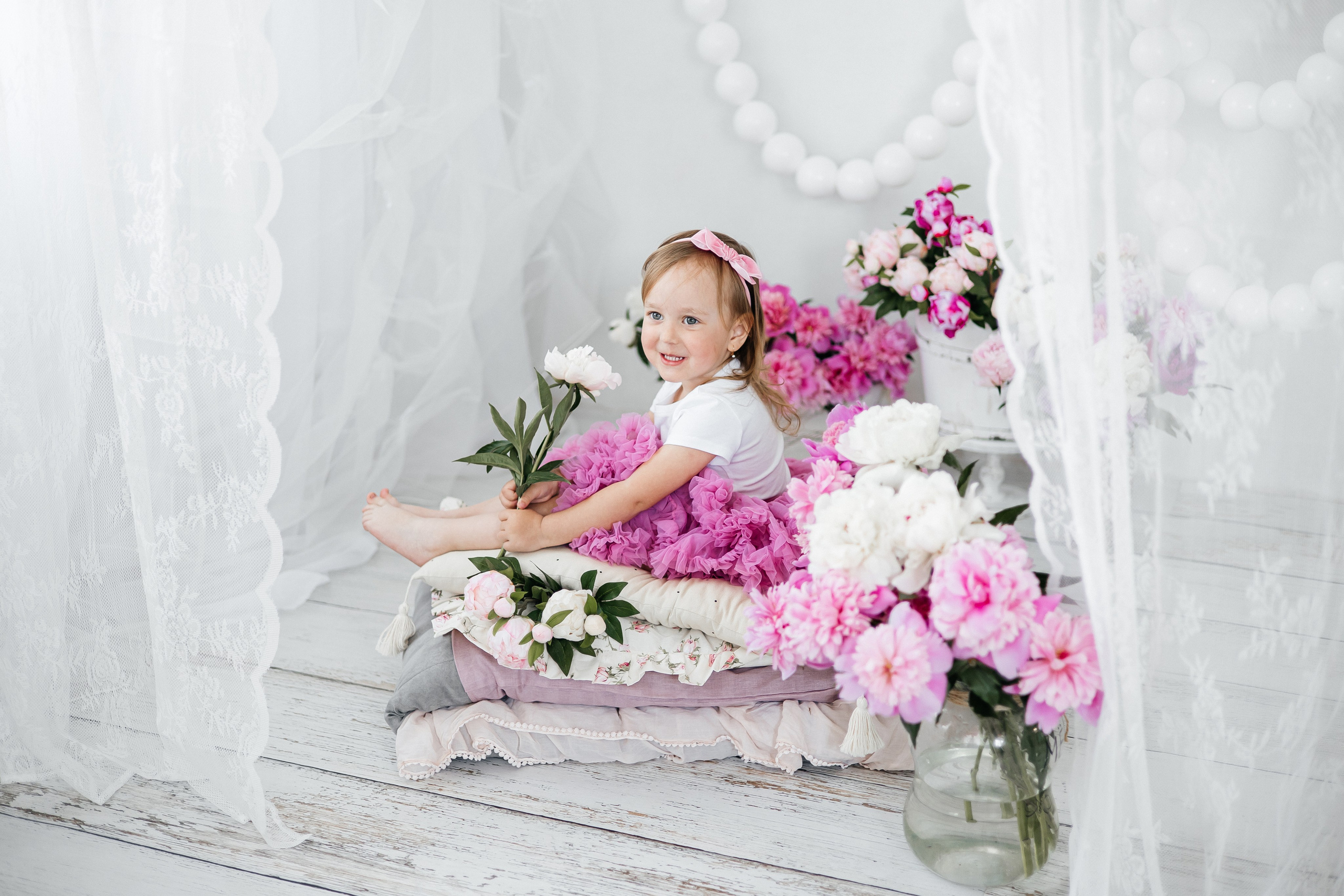 С пионами (сезонная). Фотограф новорождённых Екатерина Боброва. Ульяновск