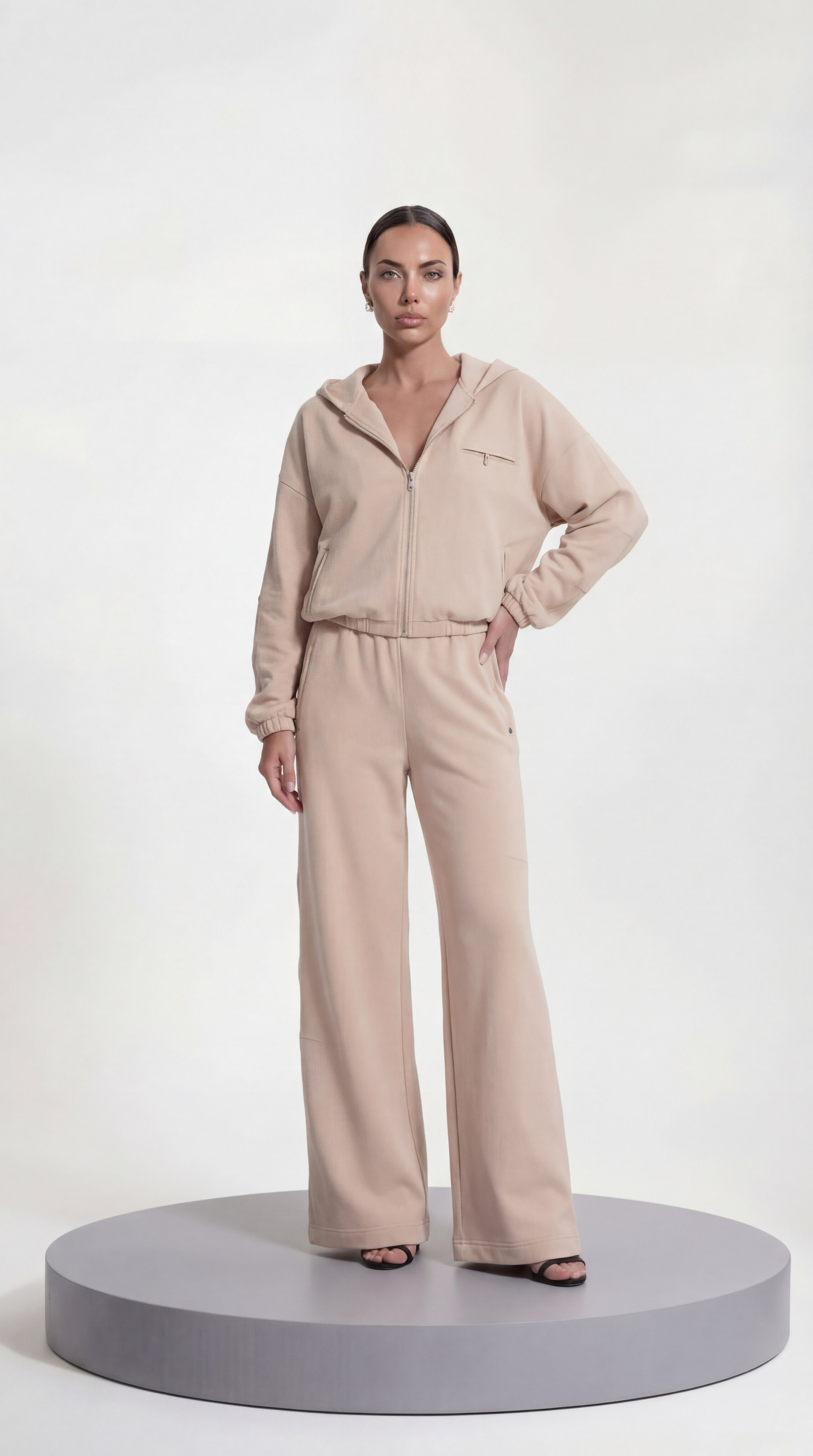 ИИ фотосессия для бренда одежды, перенос одежды на модель, создание карточек товаров