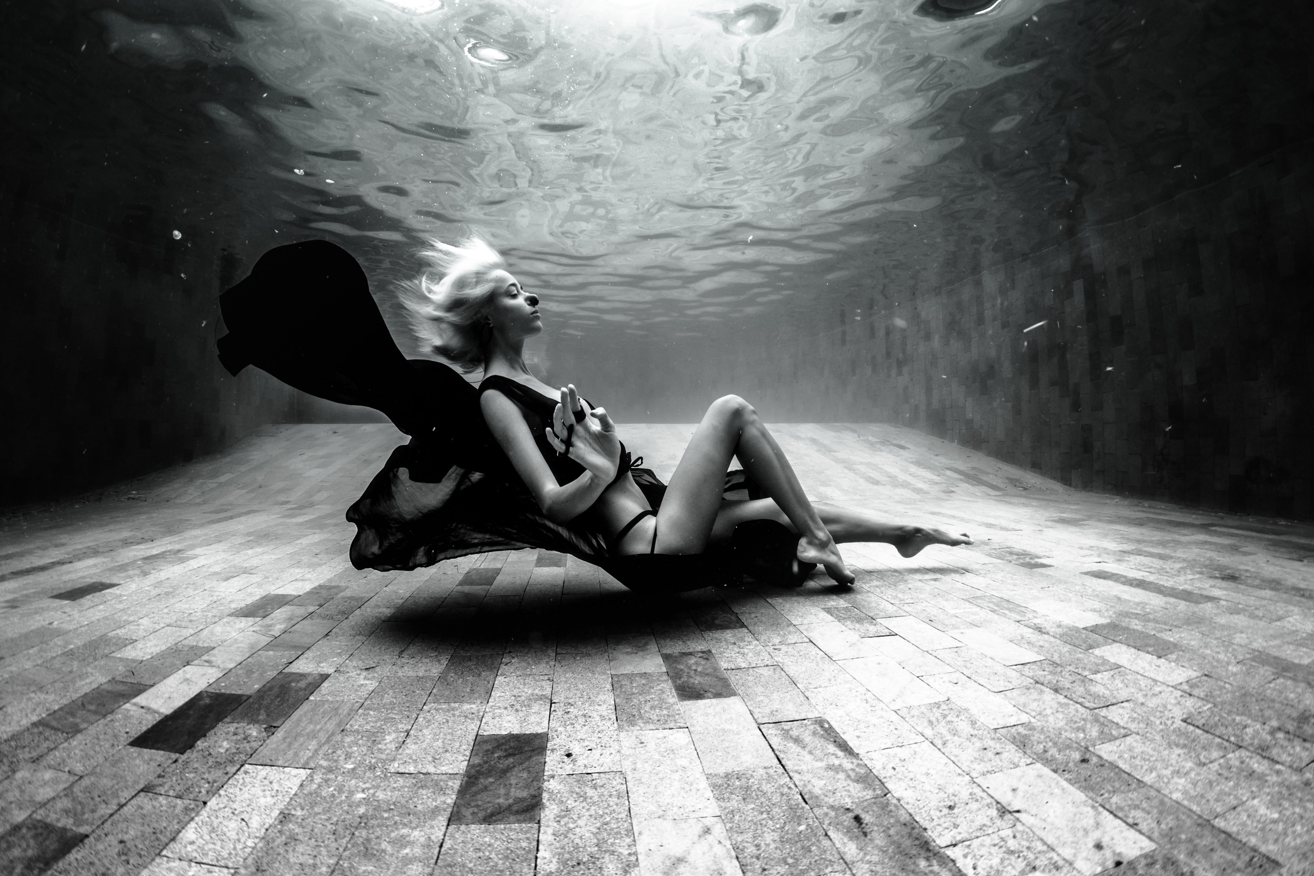 Фотосесии в Бассейне 18+. Лайфстайл Фотограф и Профессиональный Водный Фотограф в Москве