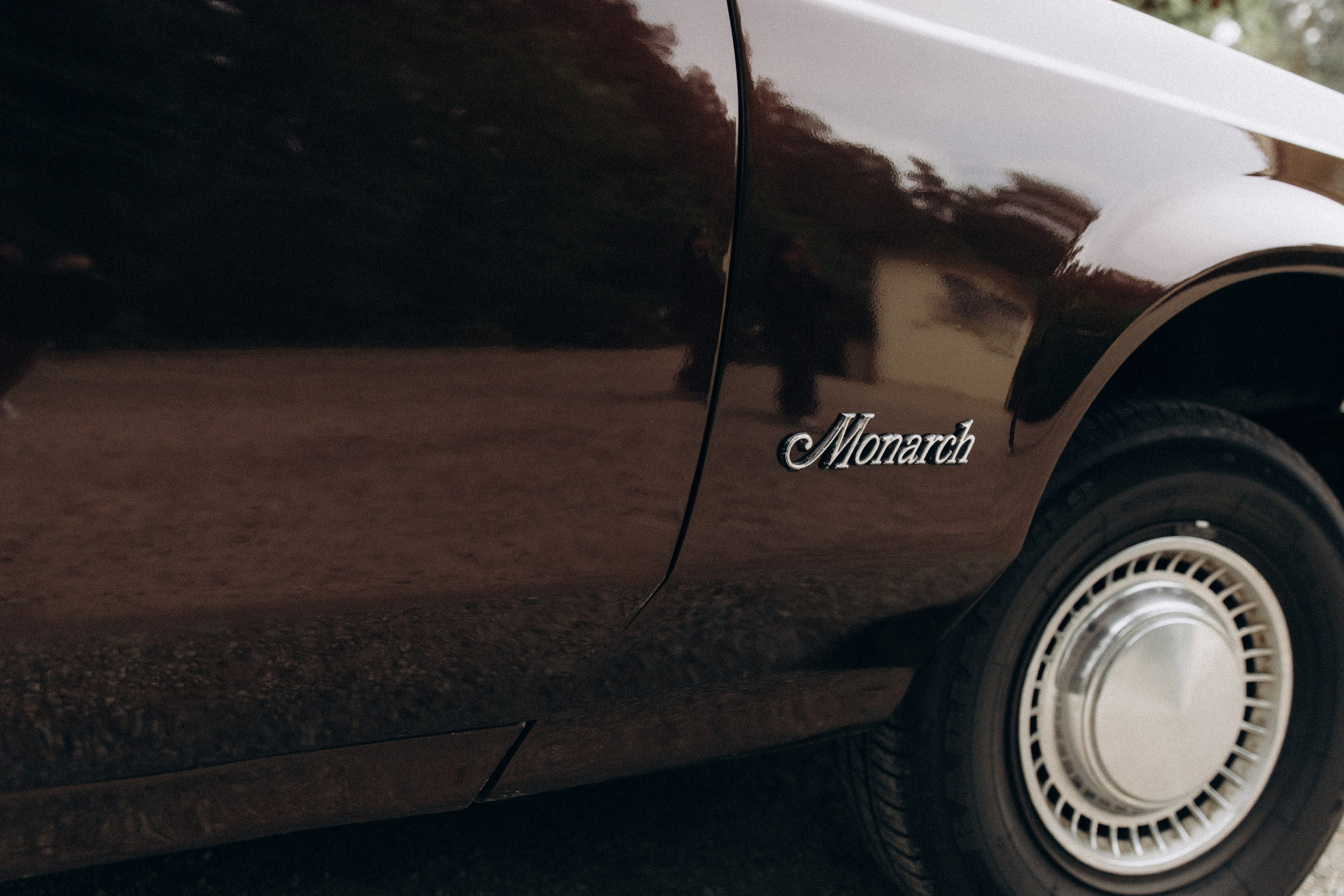 Свадебная фотосессия с ретро-автомобилем. Свадебный фотограф Москва Павел Фетисов