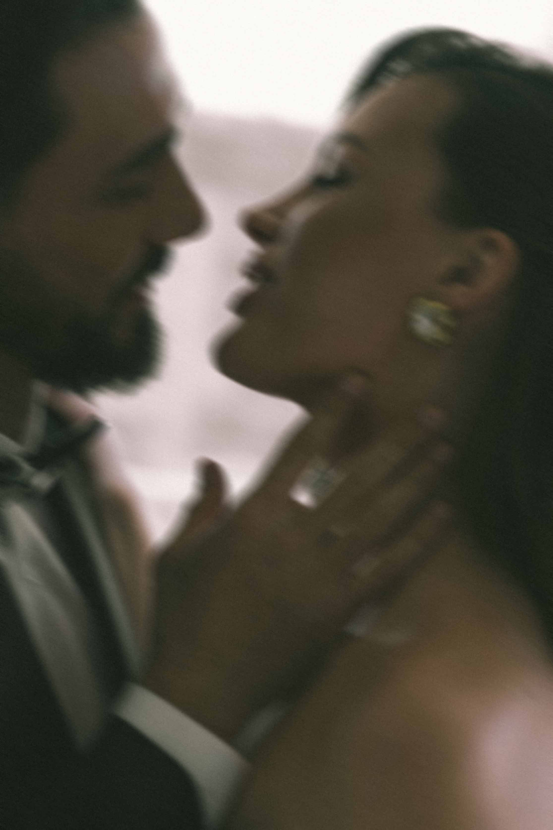 Не надевая маски