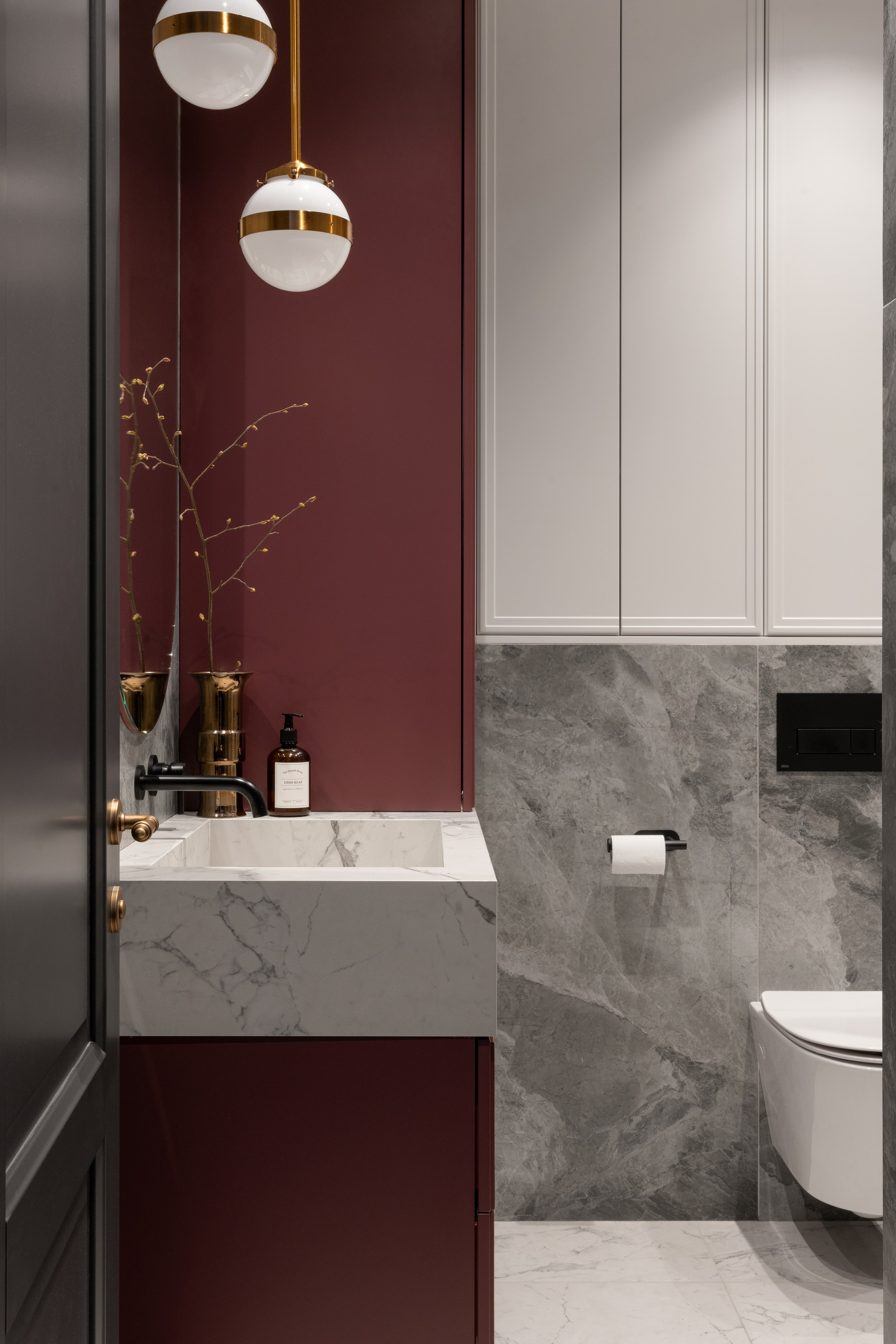 Современные подвесные светильники в ванной комнате