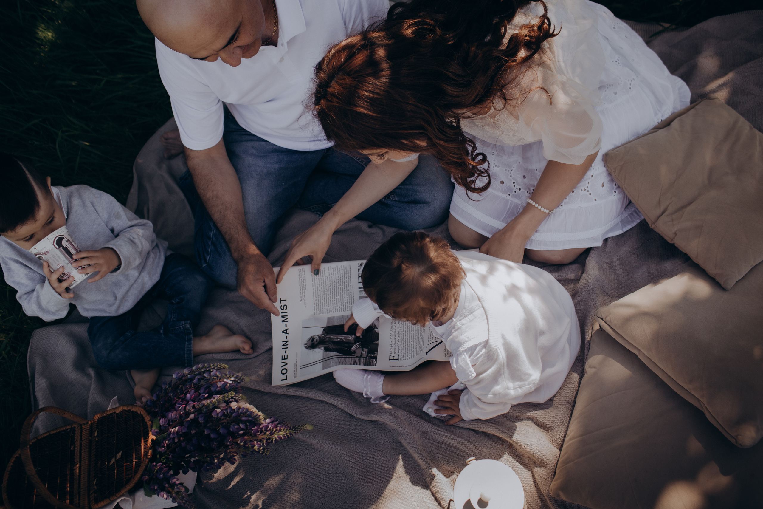 Семейная фотосессия на природе с детьми Санкт-Петербург. Женский, семейный и контент фотограф Ирина Ульянова в Санкт-Петербурге