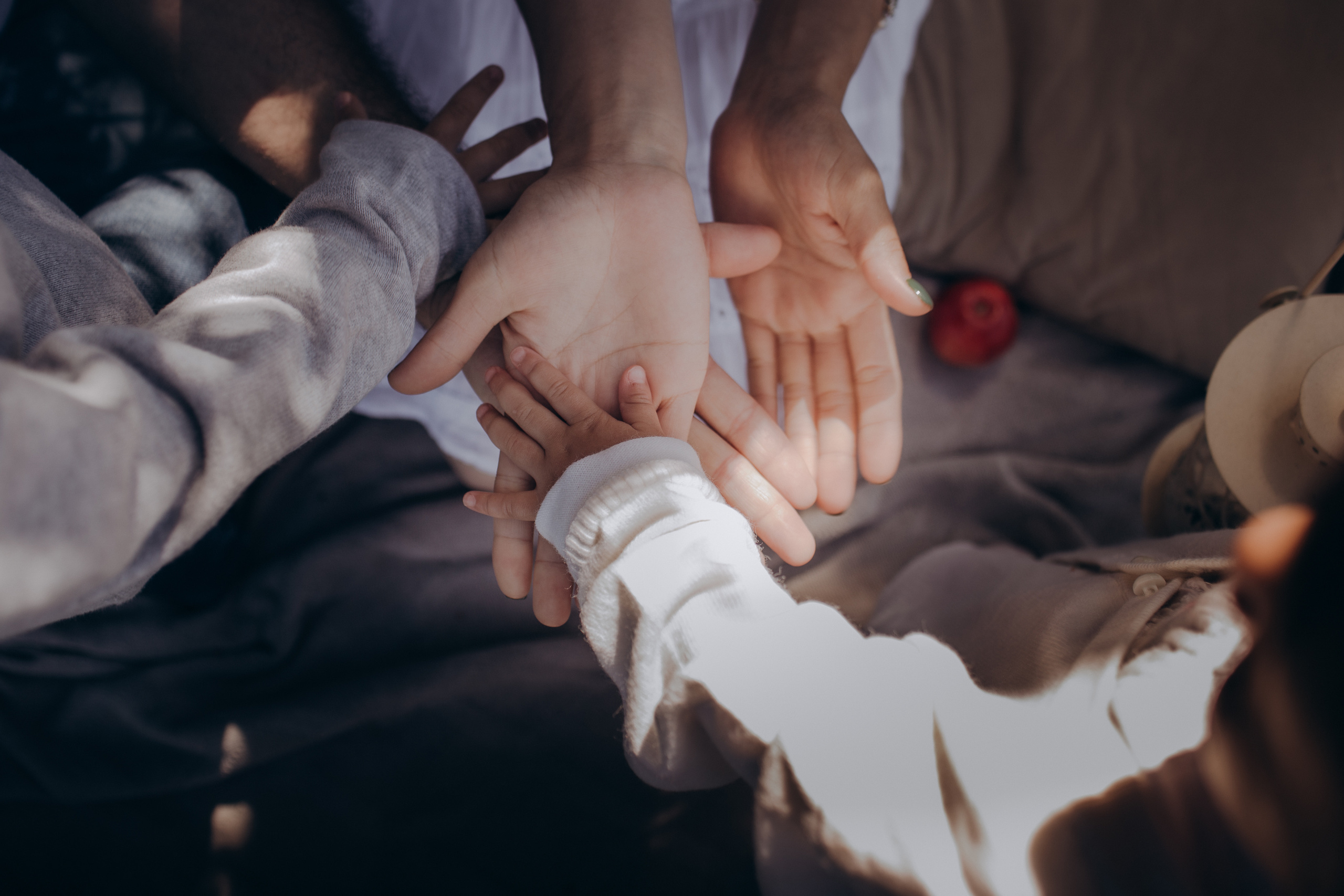 Семейная фотосессия на природе с детьми Санкт-Петербург. Женский, семейный и контент фотограф Ирина Ульянова в Санкт-Петербурге