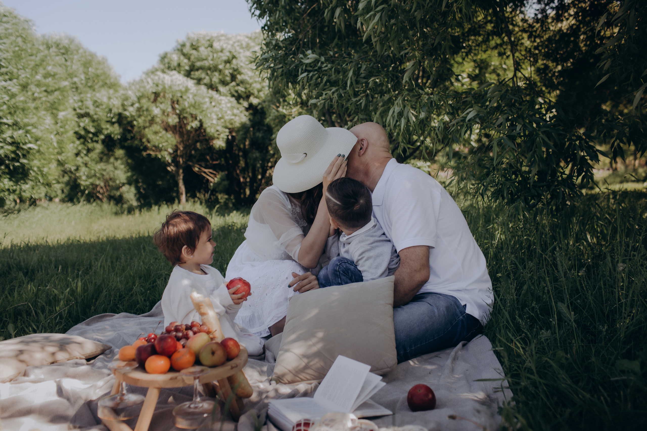 Самые трогательные моменты фотосессии — это кадры, где живет любовь…. Женский, семейный и контент фотограф Ирина Ульянова в Санкт-Петербурге