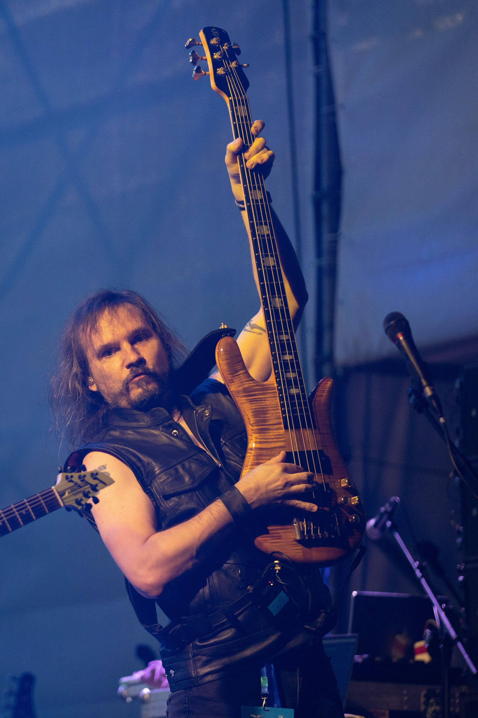 Эпидемия. Крылья Сахалина. Фотограф. г. Южно-Сахалинск. Олег Толстов