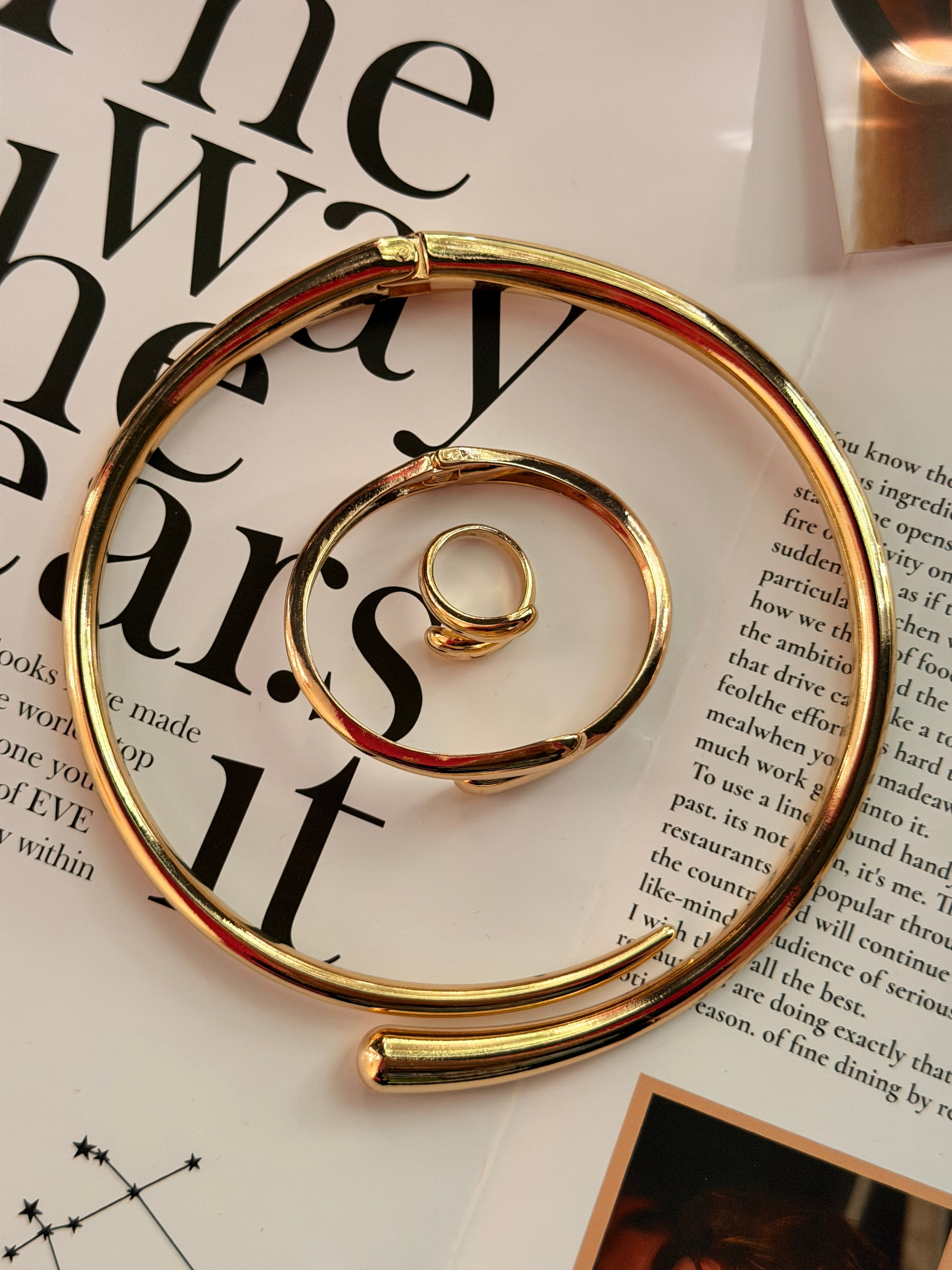 Украшения. Первая студия автопортрета в Донецке КЬЮ