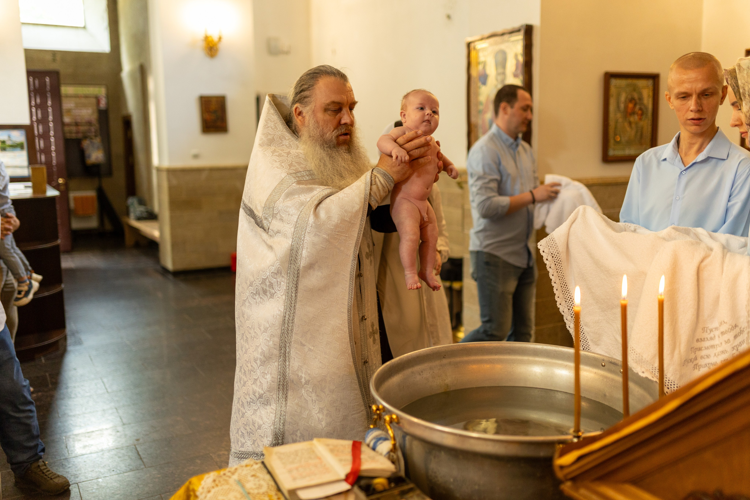 Крещение, Храм во имя Всемилостивого Спаса (на Звёздочке). Фотограф новорожденных. Детский и семейный фотограф Марьяна Юдина