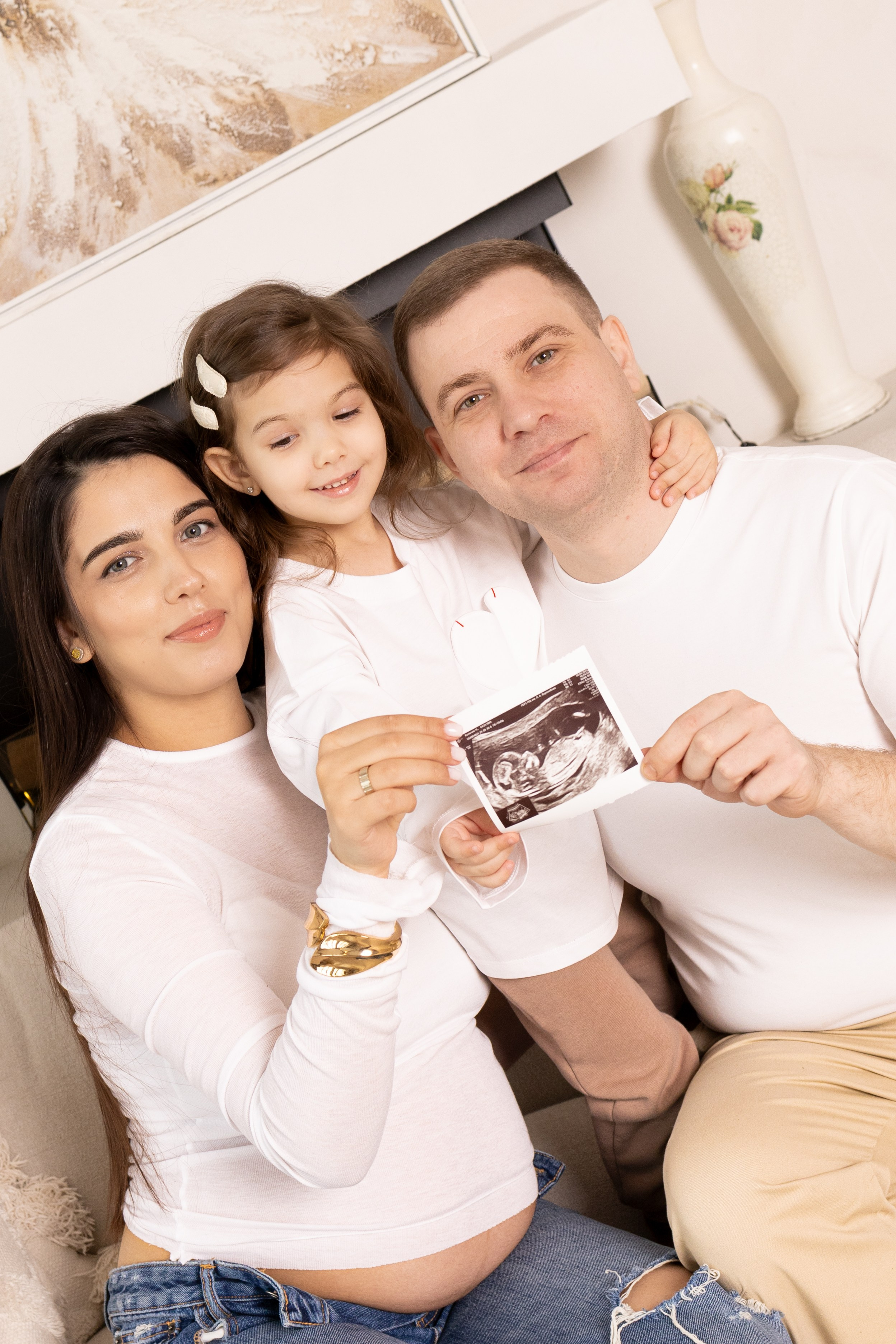 Фотосессия беременности в фотостудии. Профессиональный фотограф в Москве