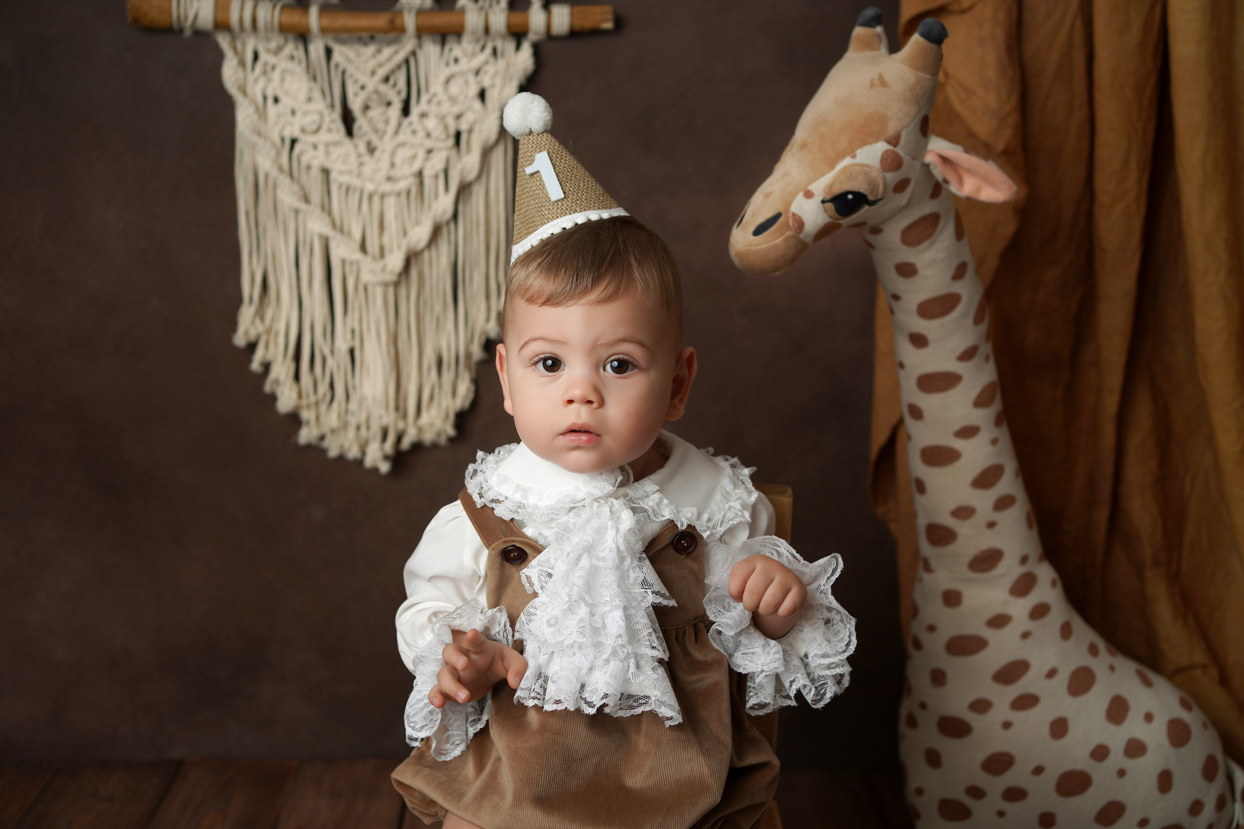 На фотографии детская фотосессия Матвея