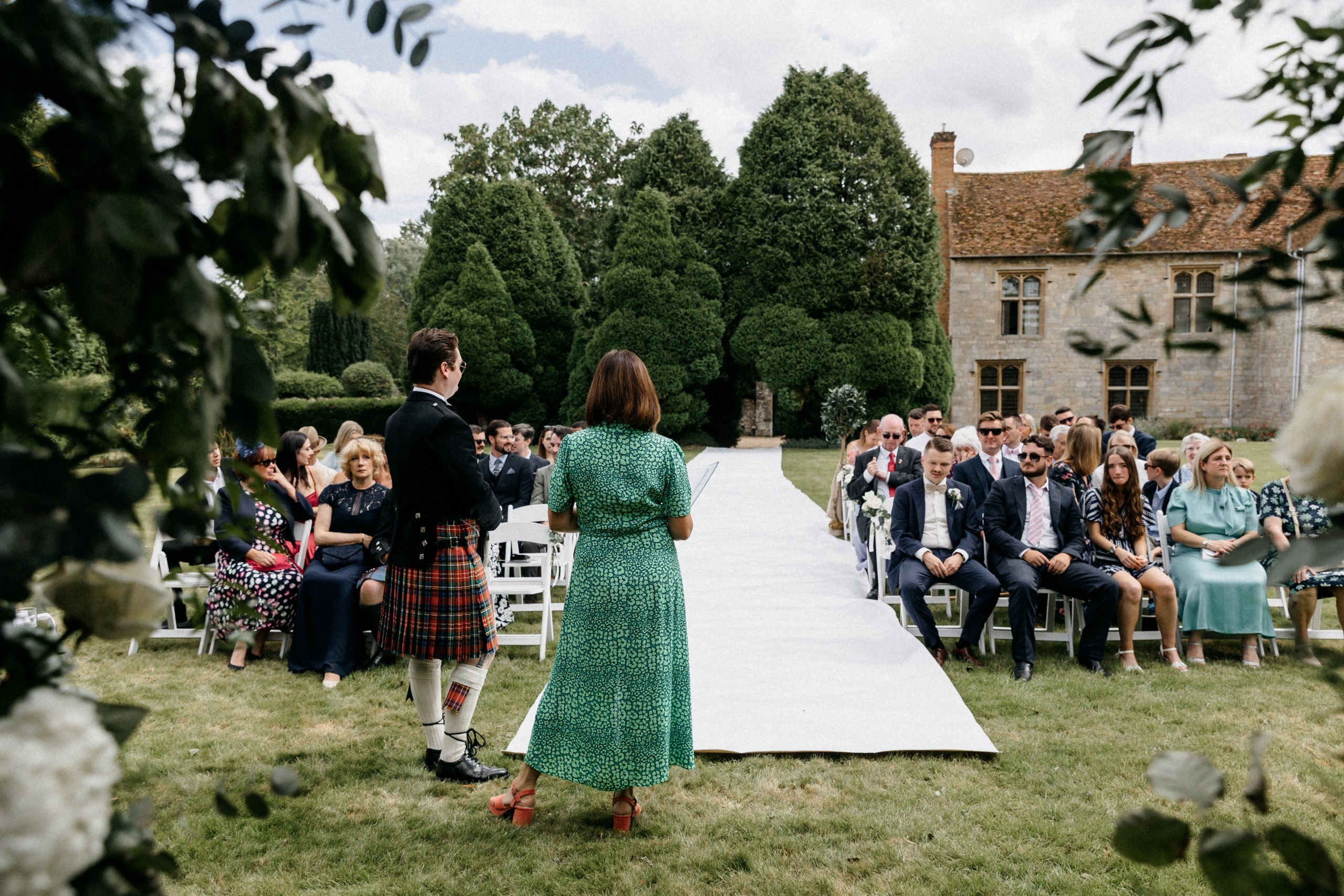 Ana & Tom Wedding at Notley Abbey. Moments Catchers — Wedding Photography & Video Duo in London