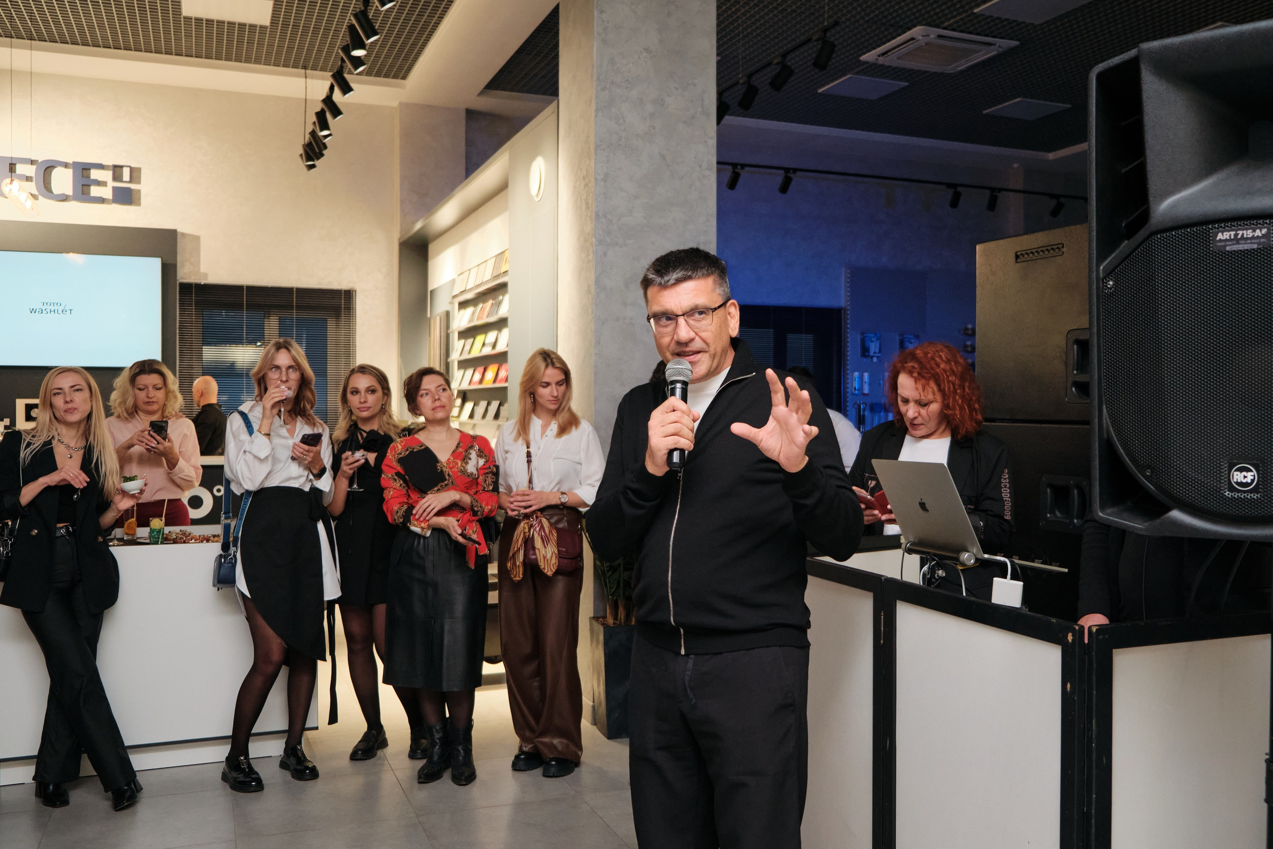 Открытие салона 100 градусов. Антон Ив