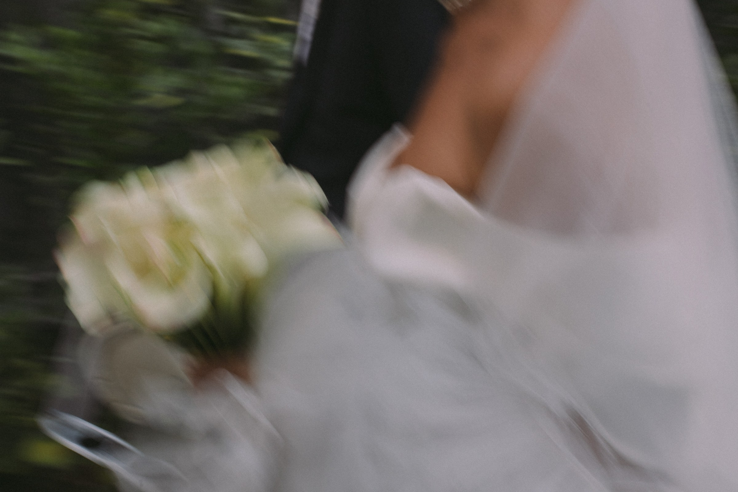 Свадебный день для двоих: сборы невесты в пятизвёздочном отеле и прогулкой пары в горах Красной поляны. Свадебный, репортажный и портретный фотограф Сочи, Краснодар. Александра Зайцева