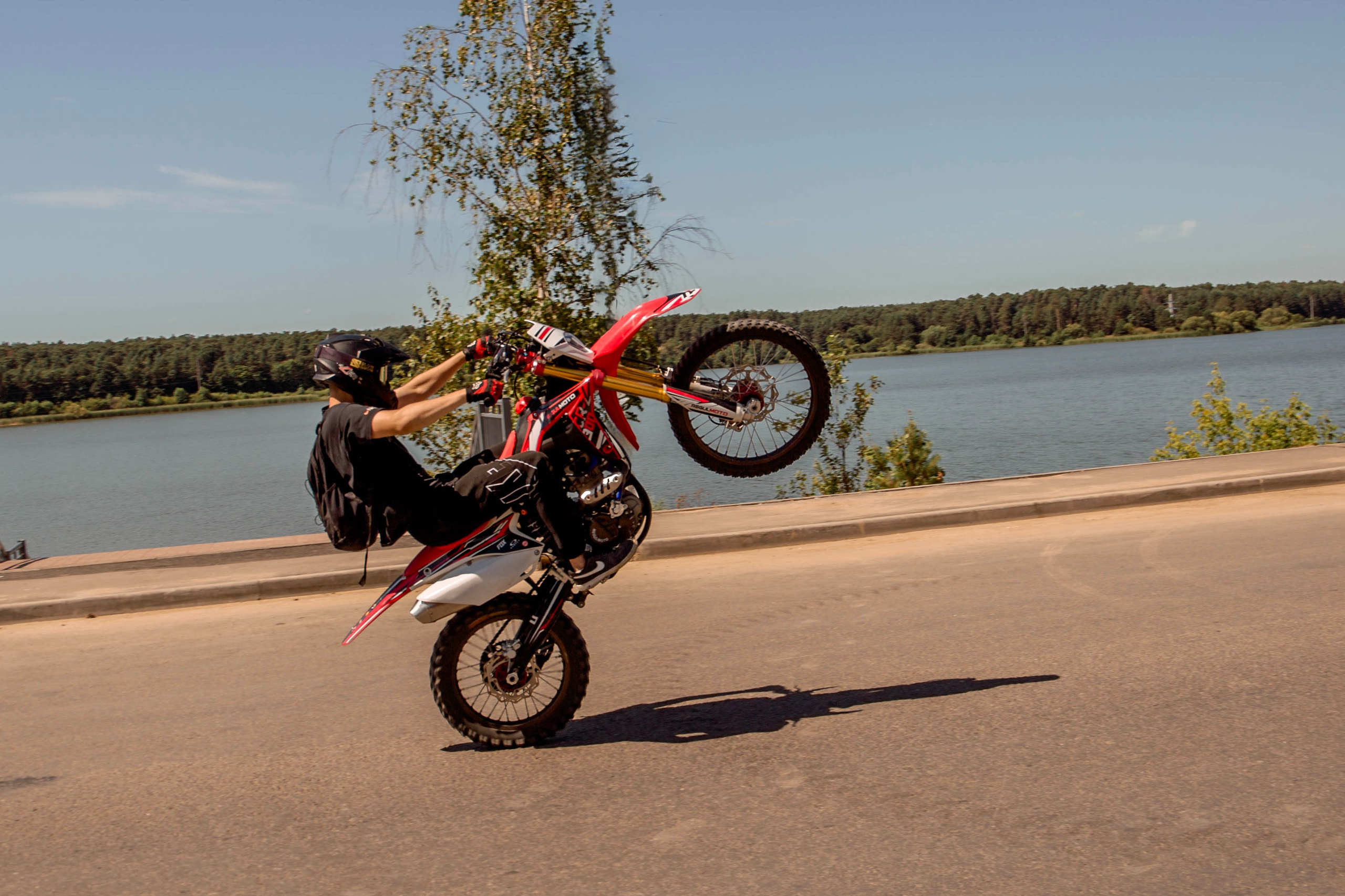 Парни и мотоциклы