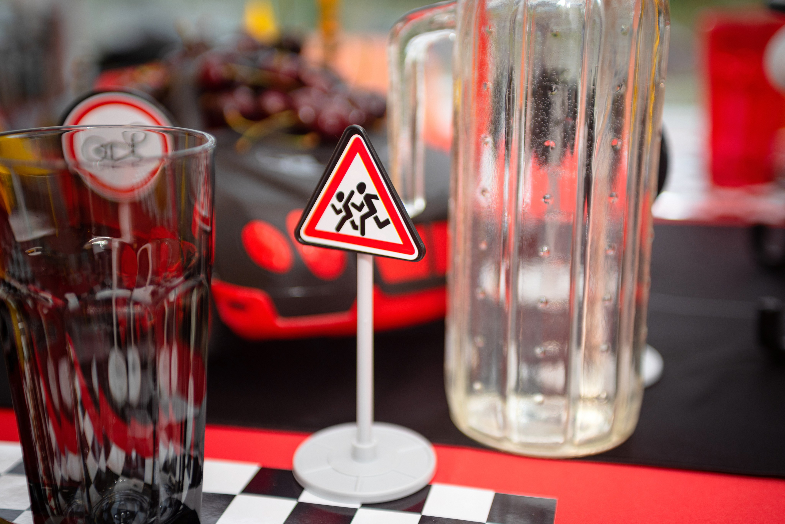 Профессиональный фотограф из Сургута/Нефтеюганска запечатлевает живое настроение и радость детско-подростковых праздничных мероприятий, включая дни рождения, выпускные вечера и семейные торжества.