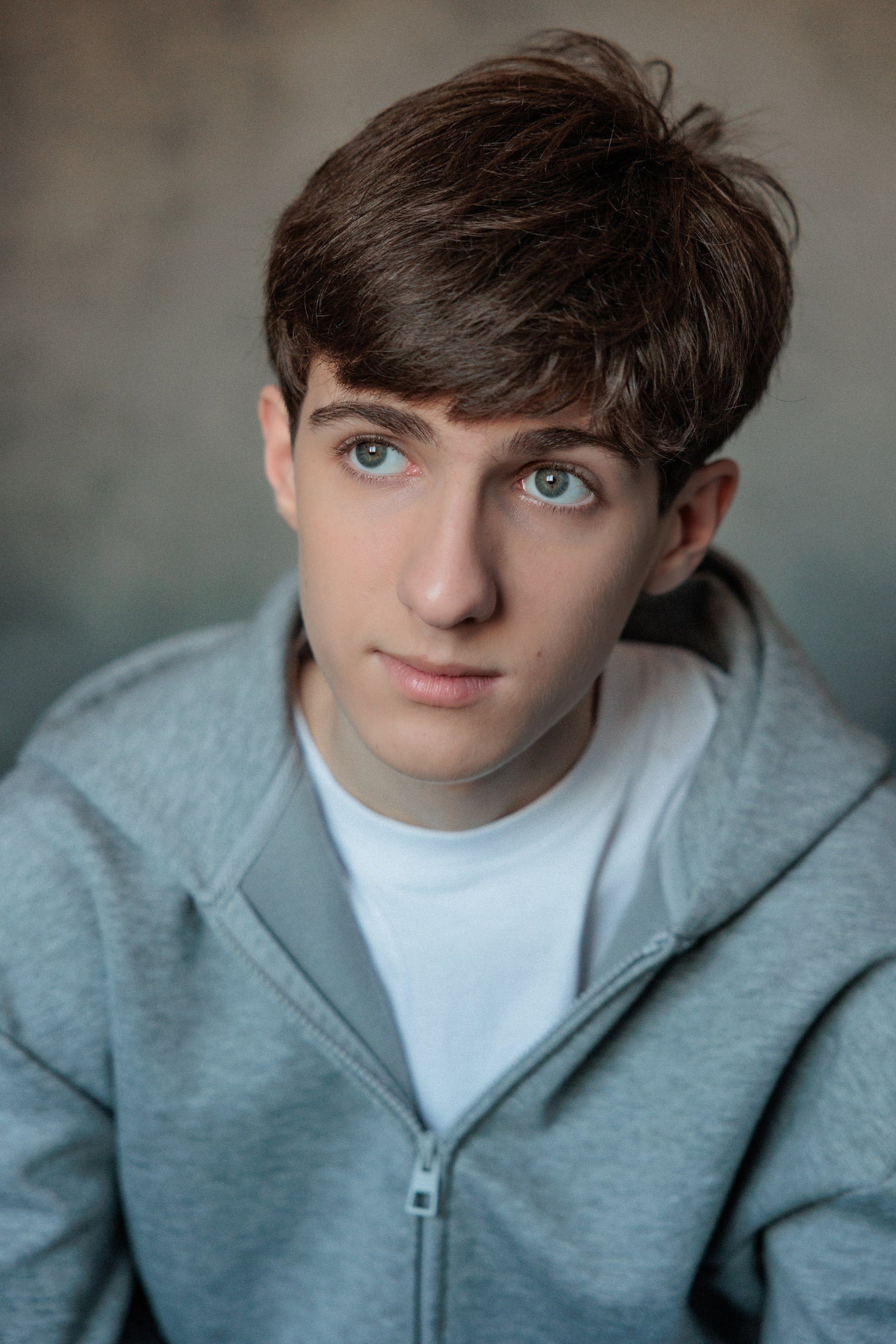 АРТЁМ. Я фотограф из Москвы к Вашим услугам