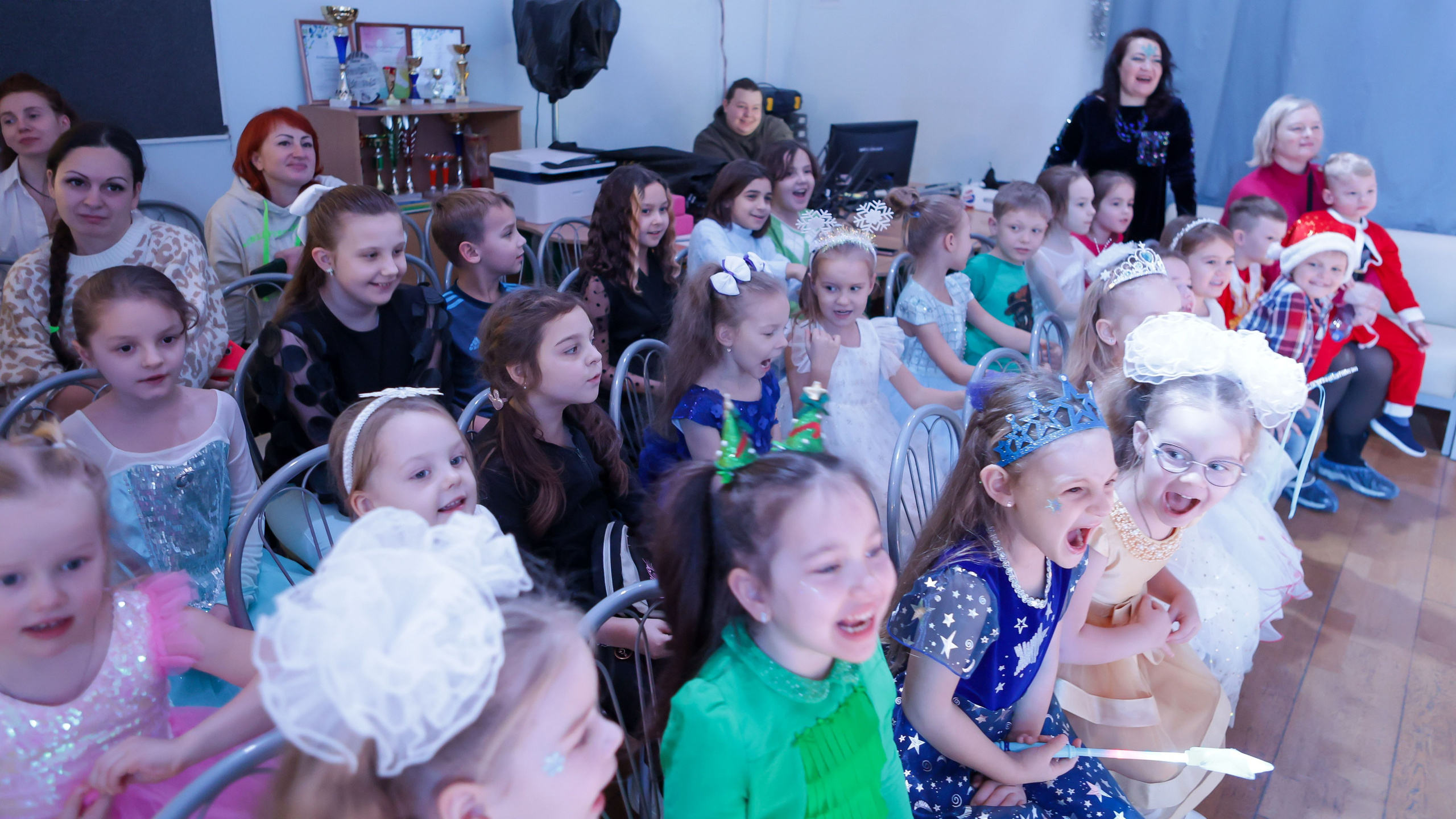 Новогодняя скачзка центр детского творчесва Подольск. Выпускные альбомы и школьный фотограф в Подольске, Троицке, Щербинке, Москве и Московской области