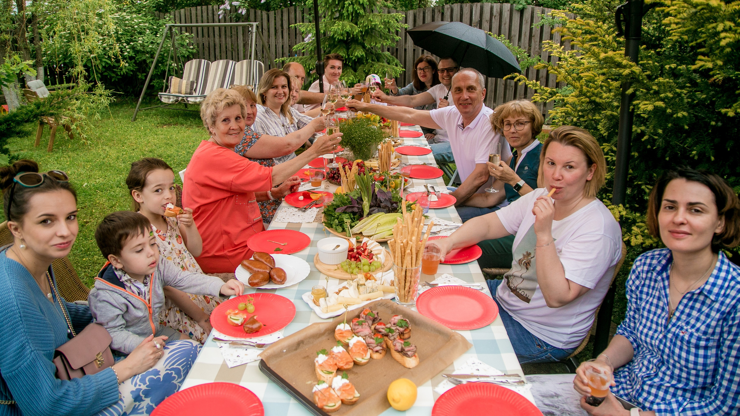 Фотосъемка детского Дня рождения на даче. Репортажный фотограф Борис Геер