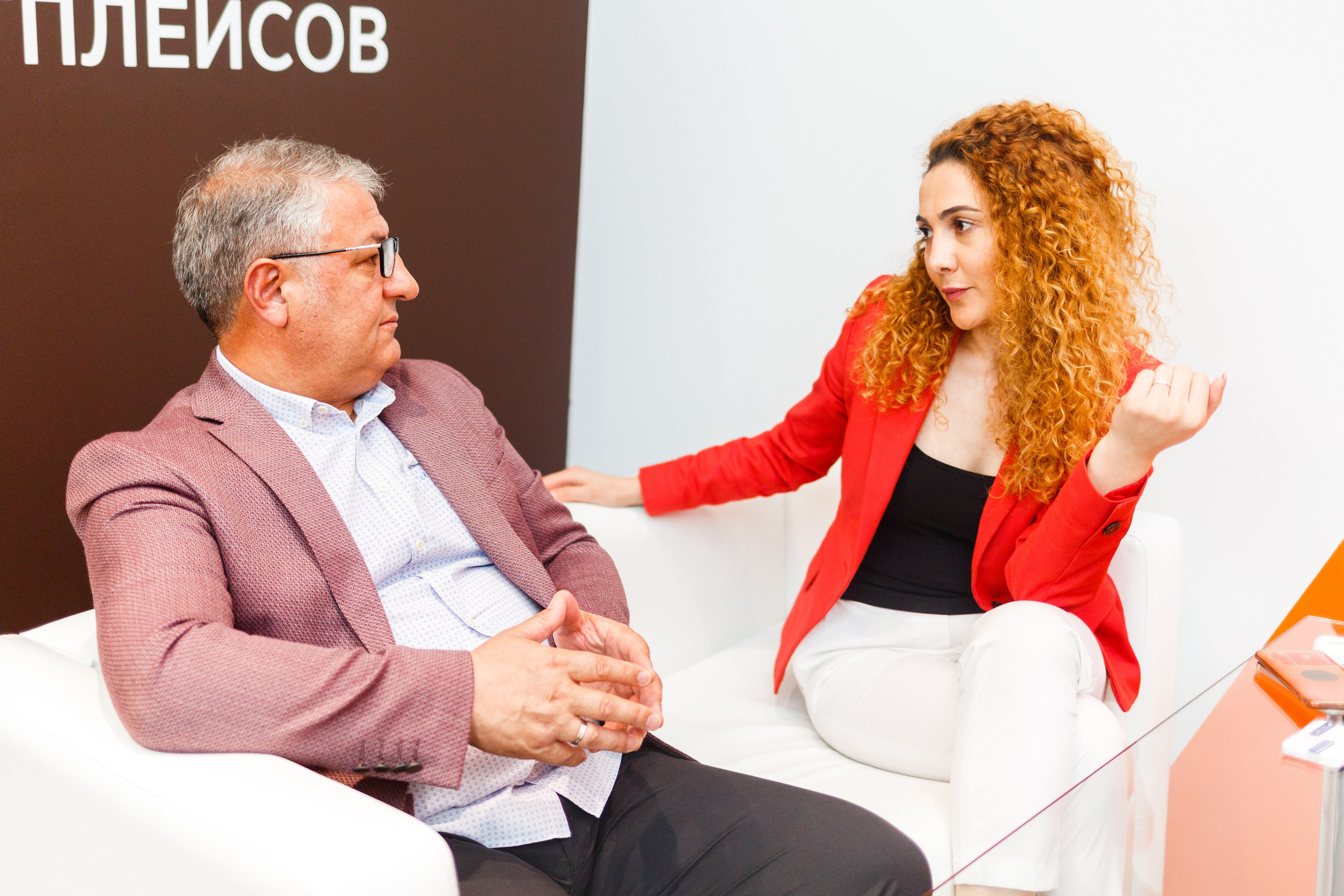 Обзор работы стенда Курьер-сервис. Репортажный фотограф Борис Геер