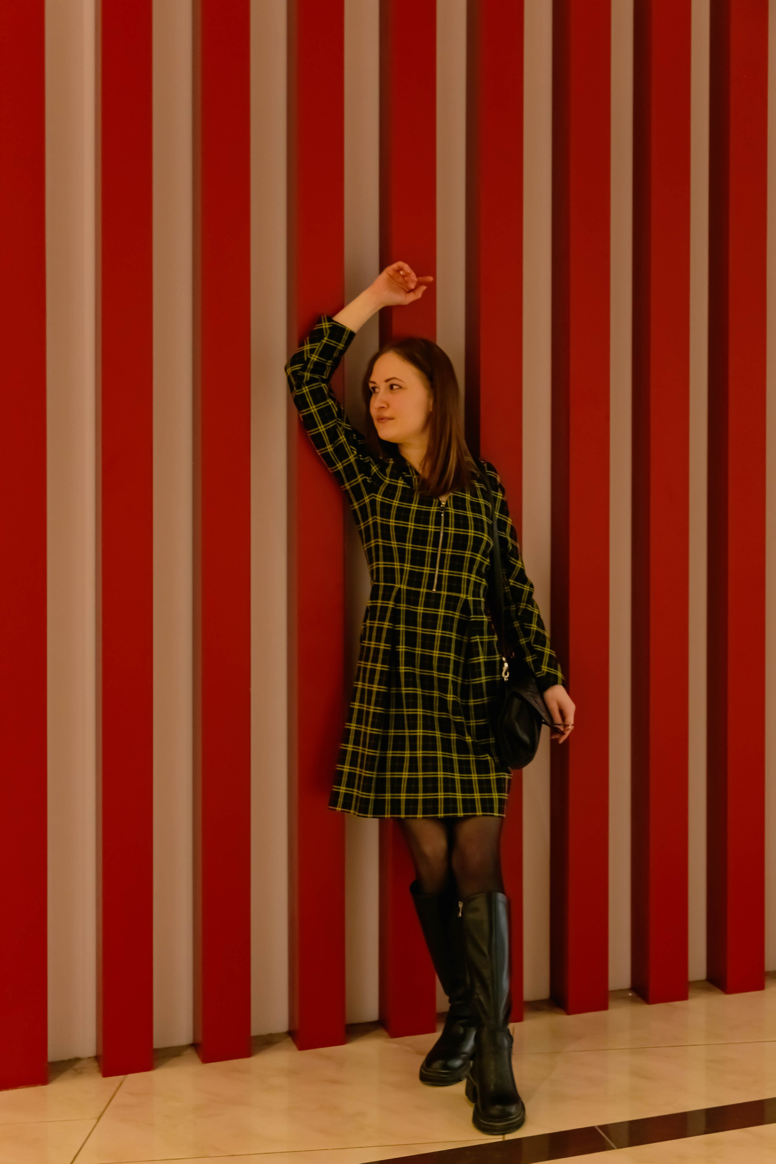 Маша в торговом центре. Фотограф Пермь. Фотосессия в фотостудии Перми и на свежем воздухе