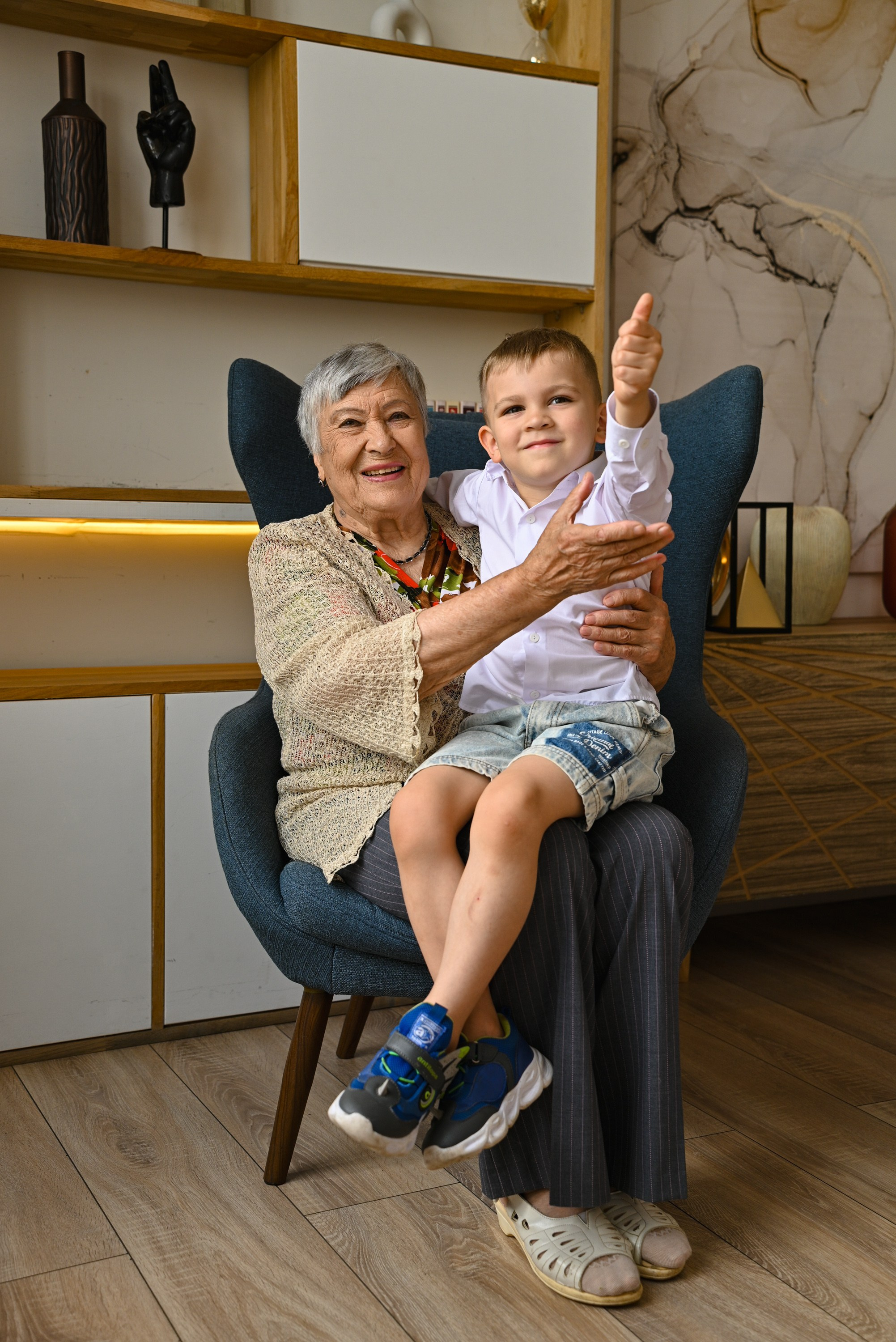 Счастливая большая семья. Компания и фотошкола по созданию контента в Москве