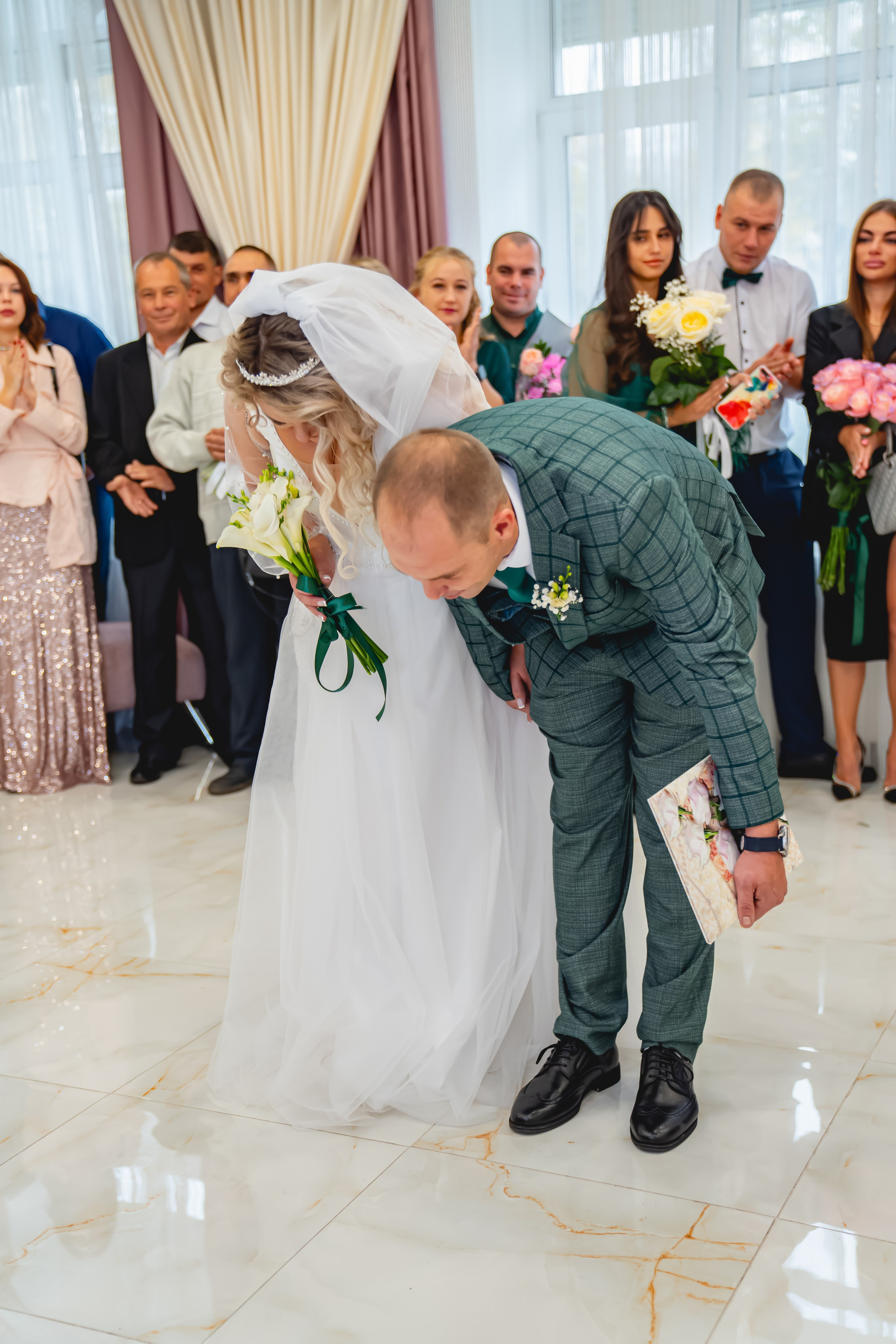 Осенняя Свадьба 2024. Занимаюсь профессиональной фотографией и живу рядом с Байкалом. Работаю в разных жанрах