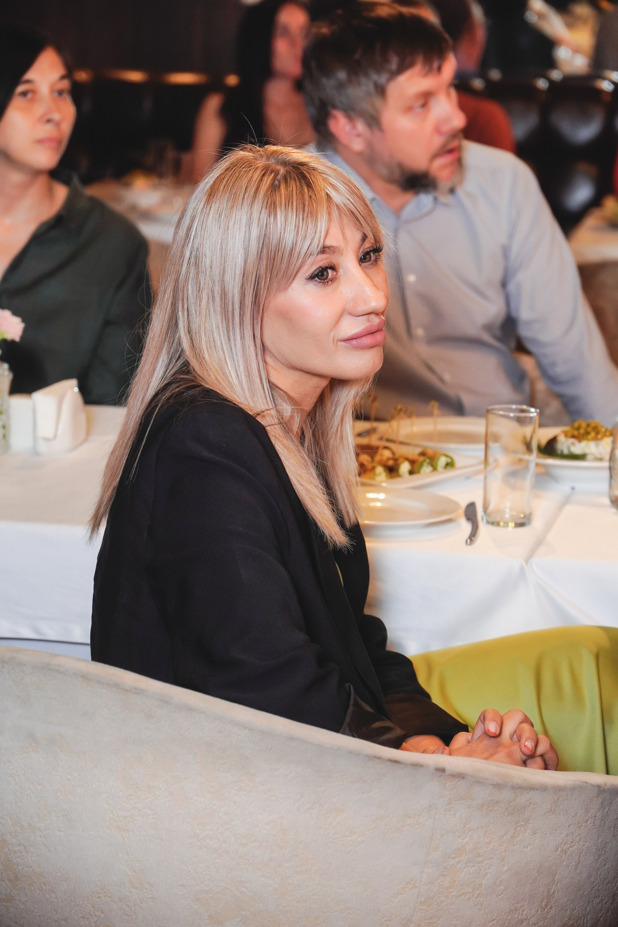 Выпускной. Занимаюсь профессиональной фотографией и живу рядом с Байкалом. Работаю в разных жанрах