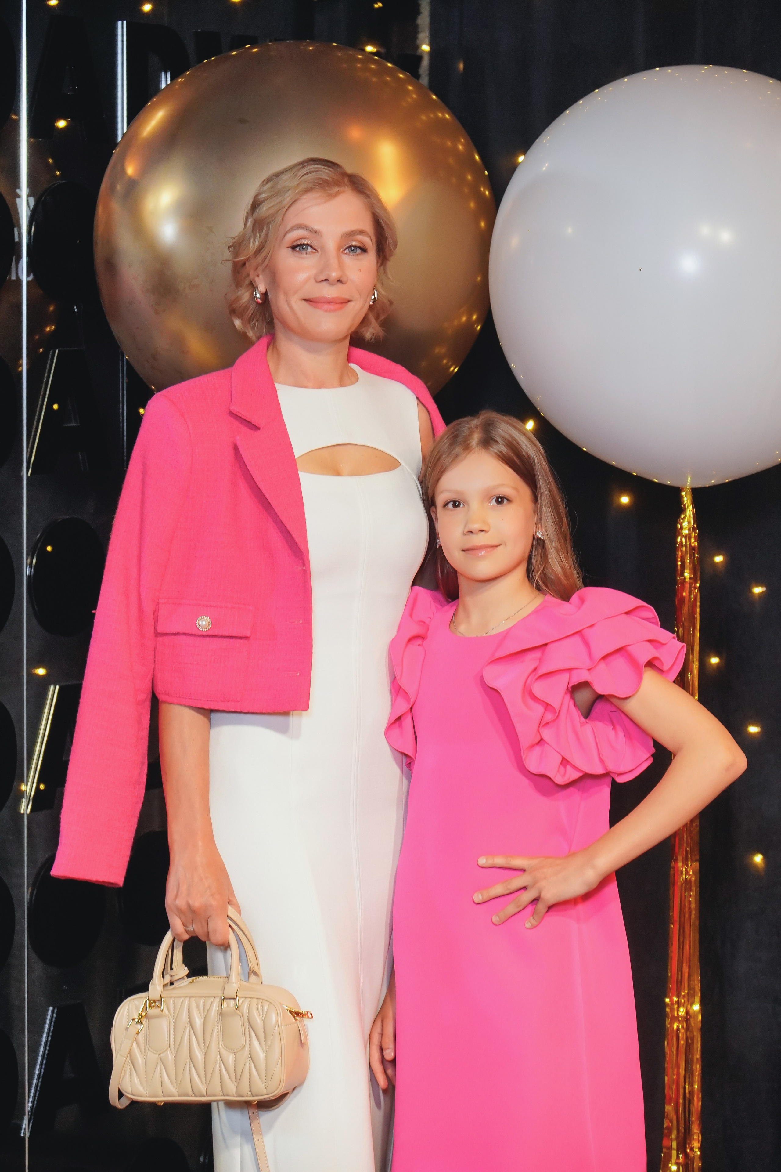 Выпускной. Занимаюсь профессиональной фотографией и живу рядом с Байкалом. Работаю в разных жанрах