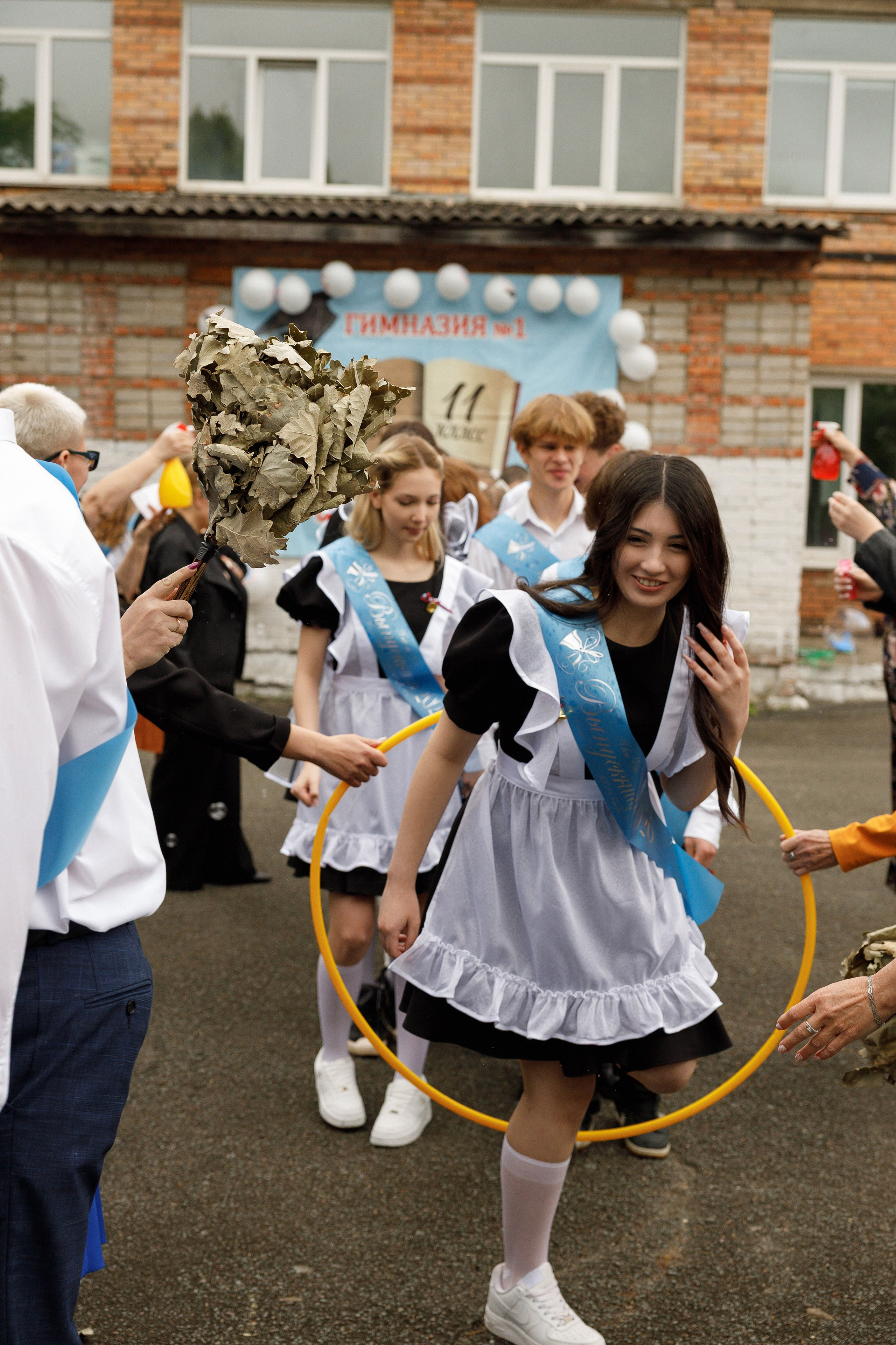 Последний звонок Гимназия Артем. Photoalbum-vl.ru