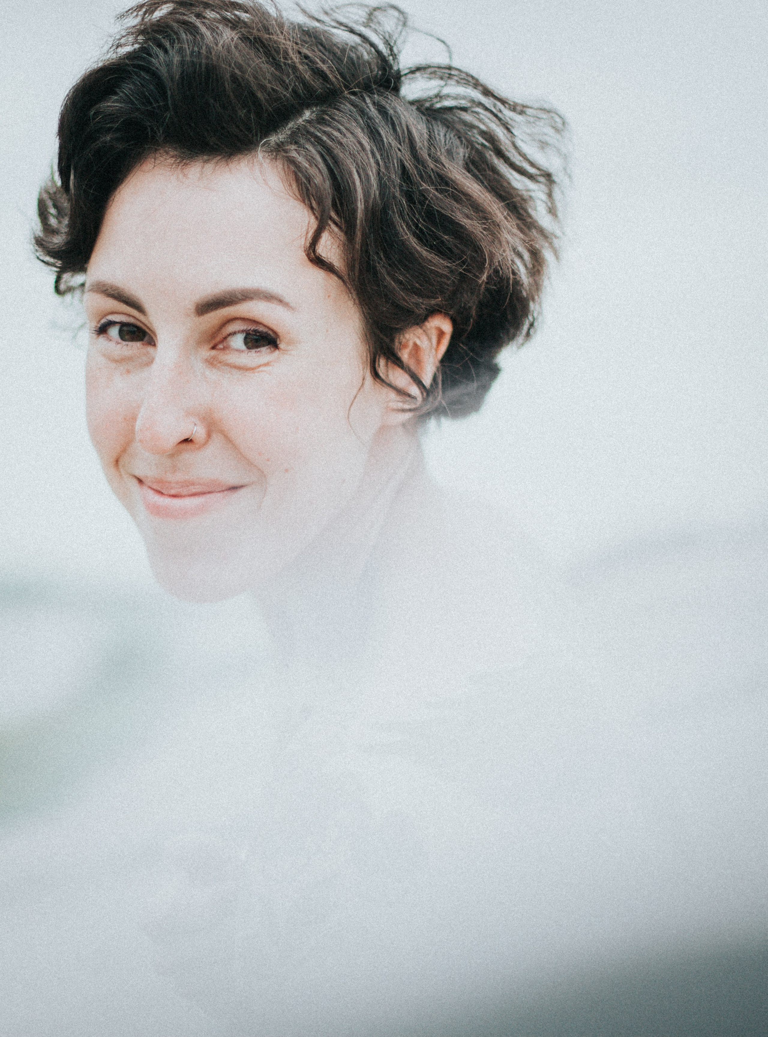 Есенин у реки. Фотограф в Нижнем Новгороде