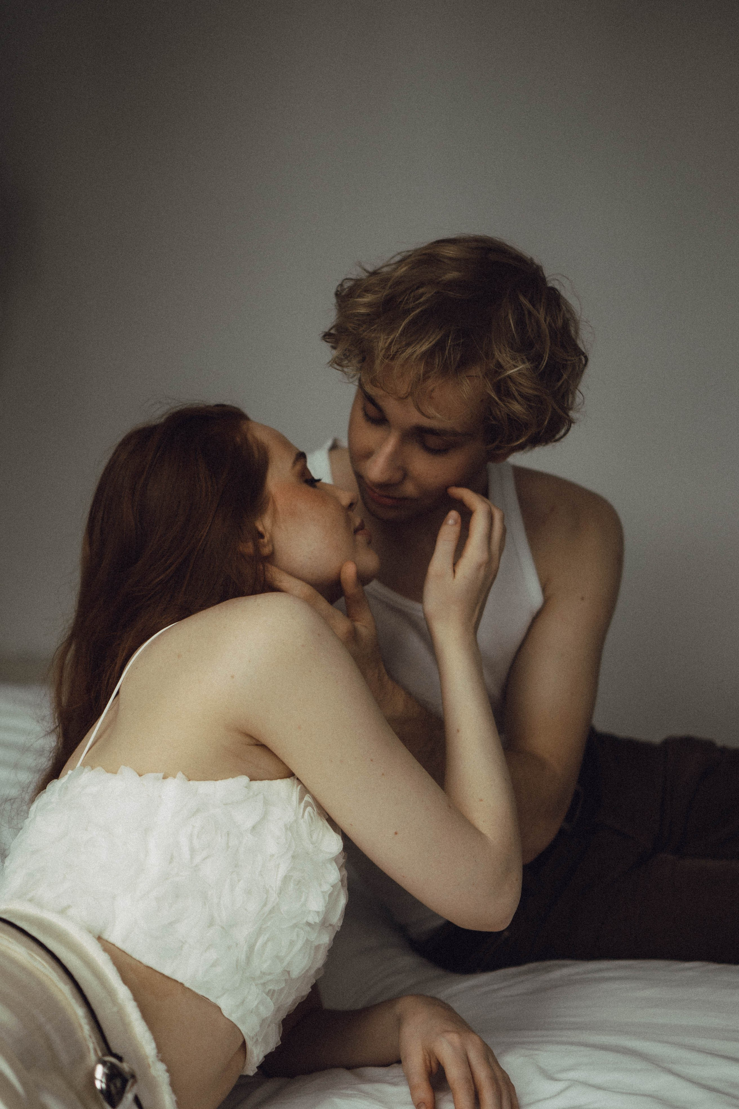 СВАДЕБНАЯ СЬЕМКА В ОТЕЛЕ. СБОРЫ ЖЕНИХА И НЕВЕСТЫ И ТАКЖЕ ТОР И ПОДГОТОВКА К ПРОГУЛКЕ. Профессиональный фотограф, Санкт-Петербург — Виктория Богомолова