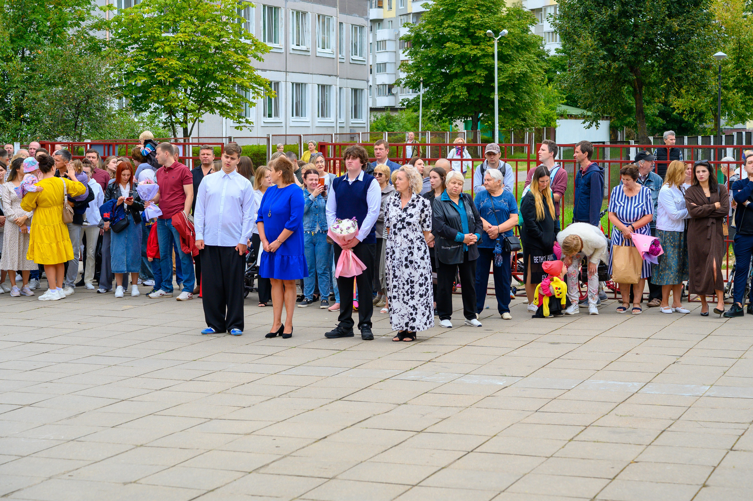 Вот звучит первый звонок, перед этим долгое приготовление к новому этапу в жизни, Яромир идет в школу. Фотоуслуги, услуги фотографа, фотографирование важных событий
