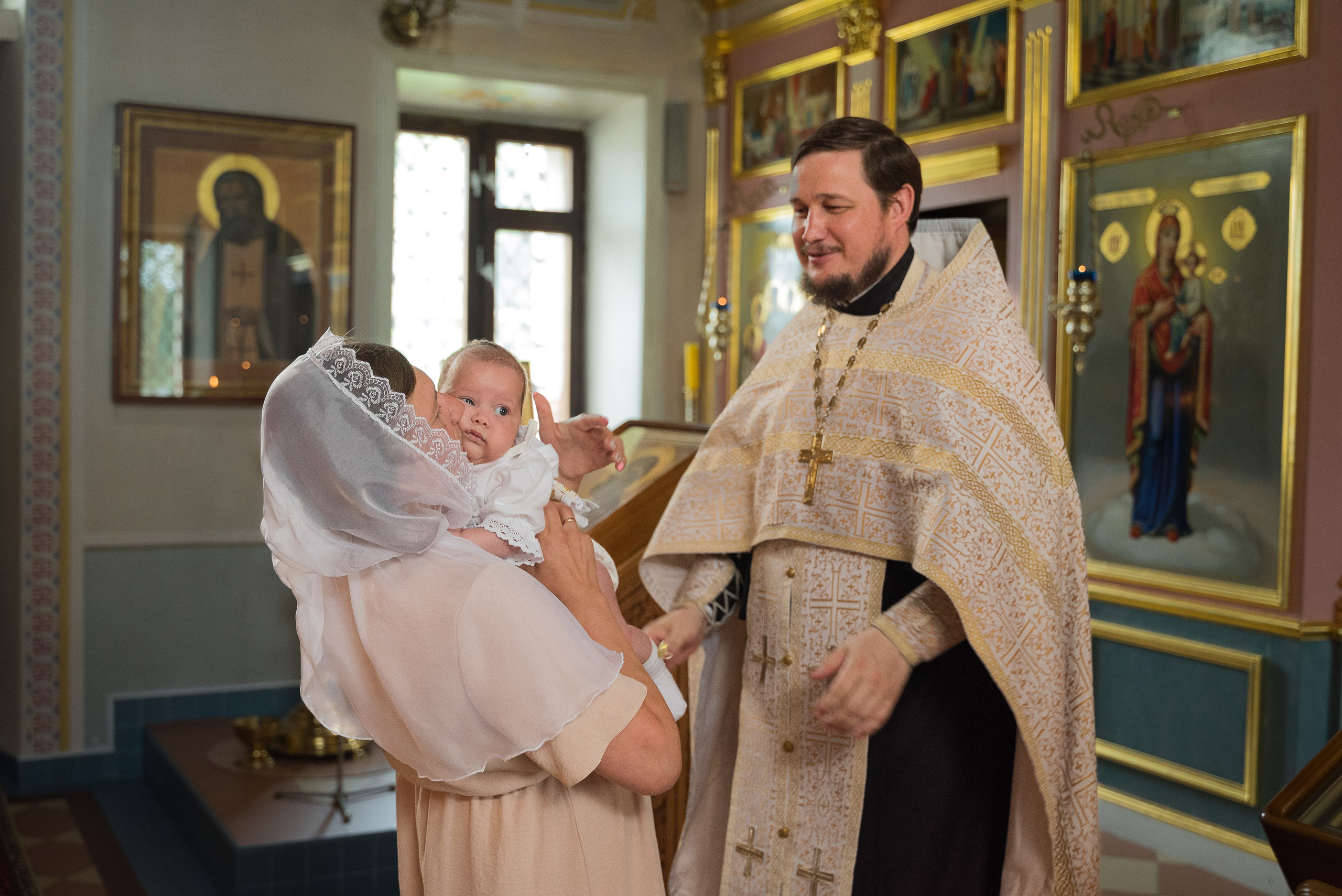 Крещение в Церкви Преображения Господня в Спас-Темне. Фотограф Ксения Огородова портфолио