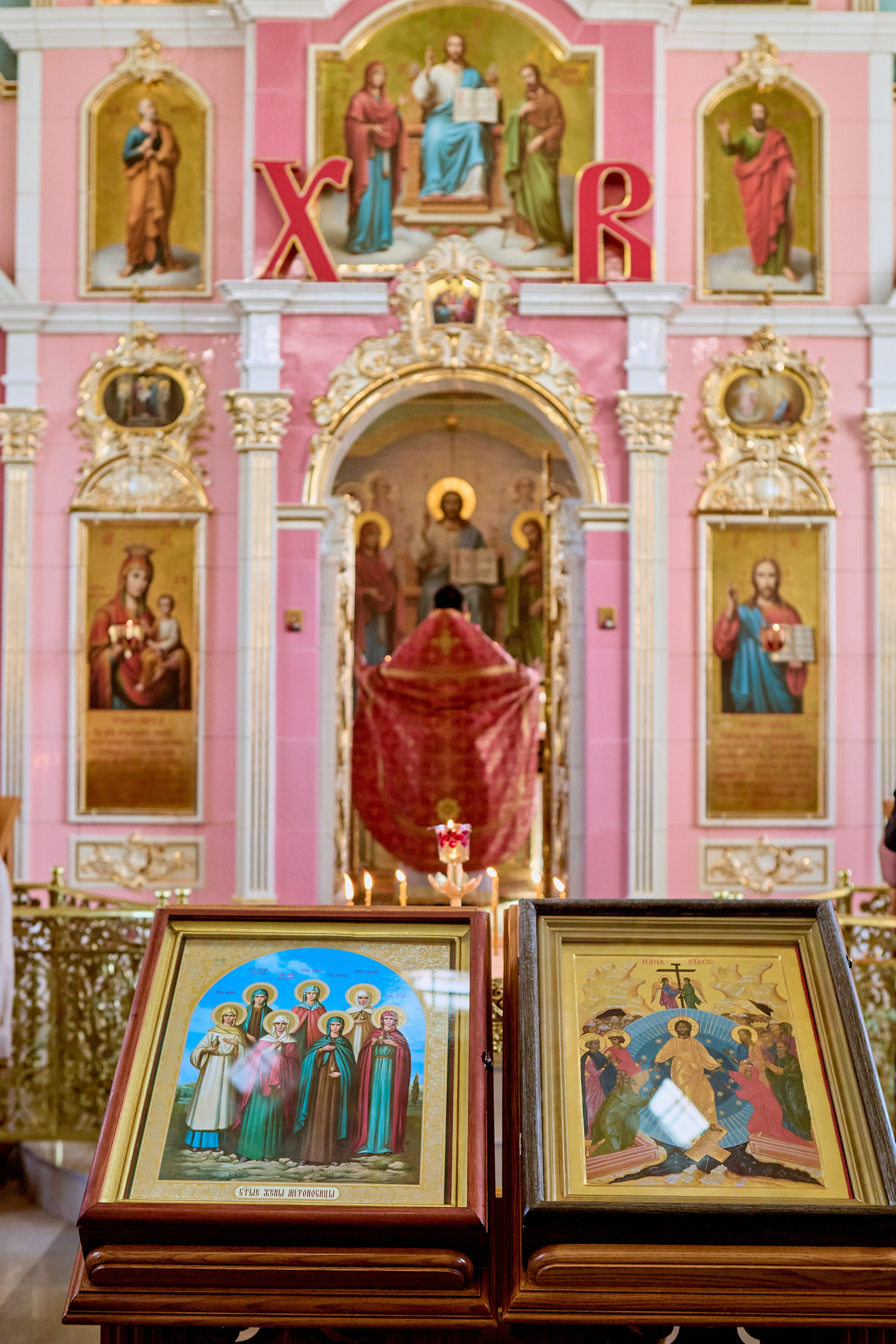 В день Святых Жен Мироносиц Божественная Литургия в Храме преподобного Серафима Саровского г. Дзержинск. Фото Николая Голованова портретного и детского православного фотографа