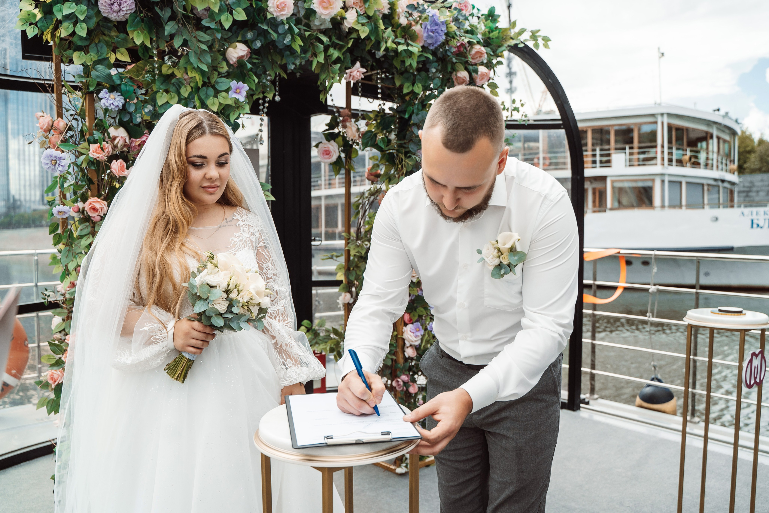 Елена и Александр. Регистрация и прогулка. Фотограф и видеограф в Москве и Московской области Мария Вишня