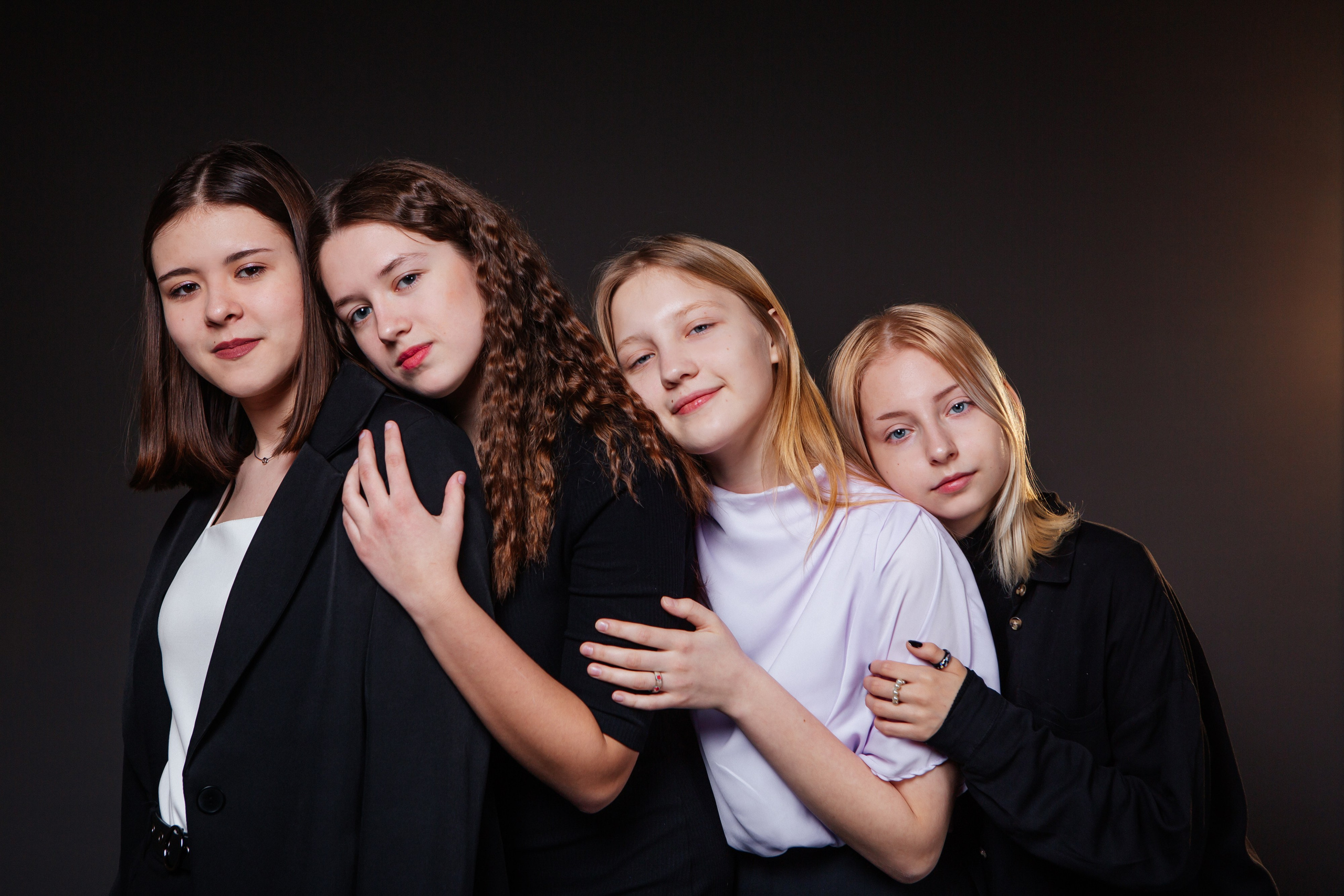 Черный фон. Фото дети. Выпускные альбомы Нижний Тагил