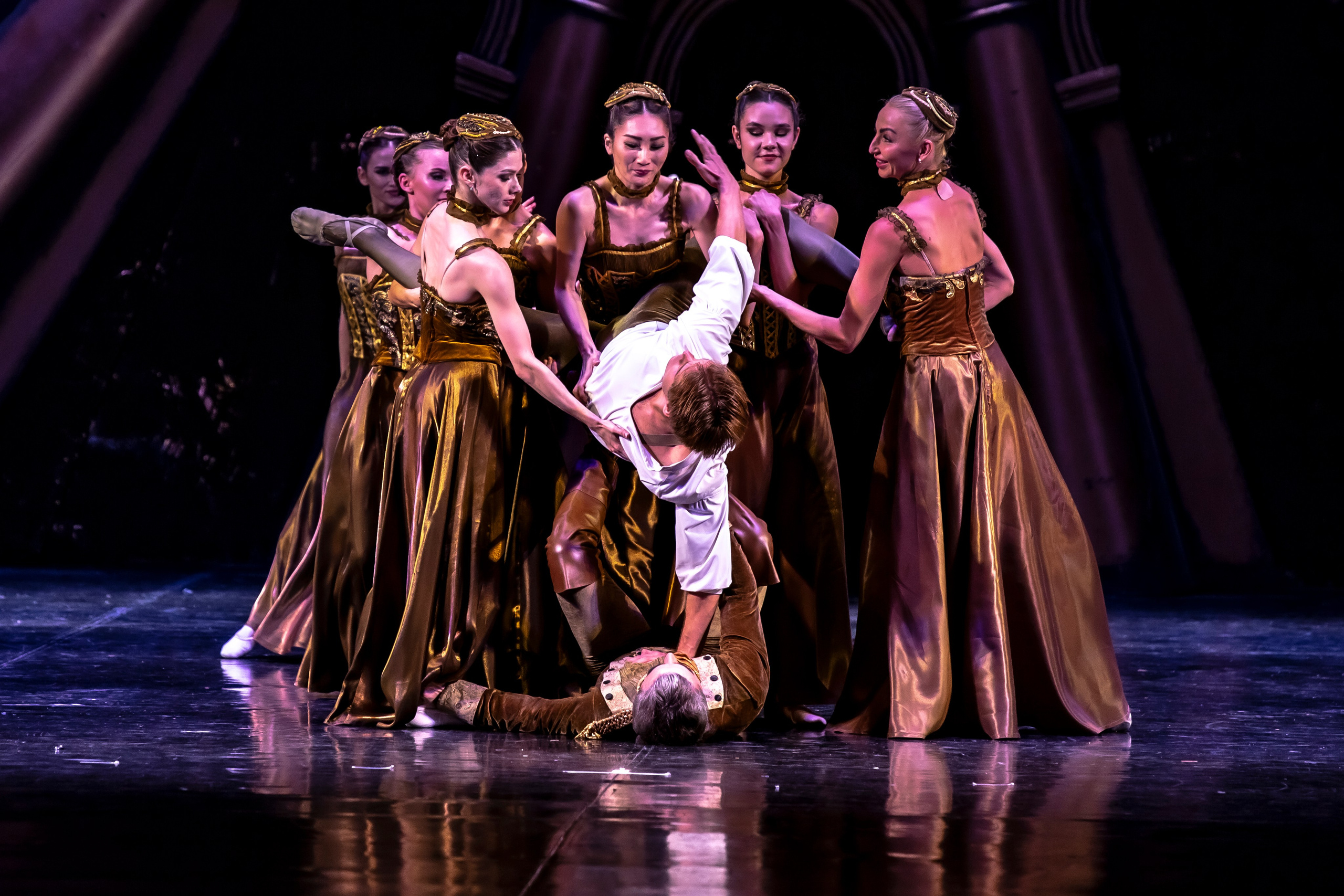 Русский Гамлет спектакль премьера Марийского театра оперы и балета в Зимнем театре г. Сочи. Фотограф в Сочи Юрий Шептаев