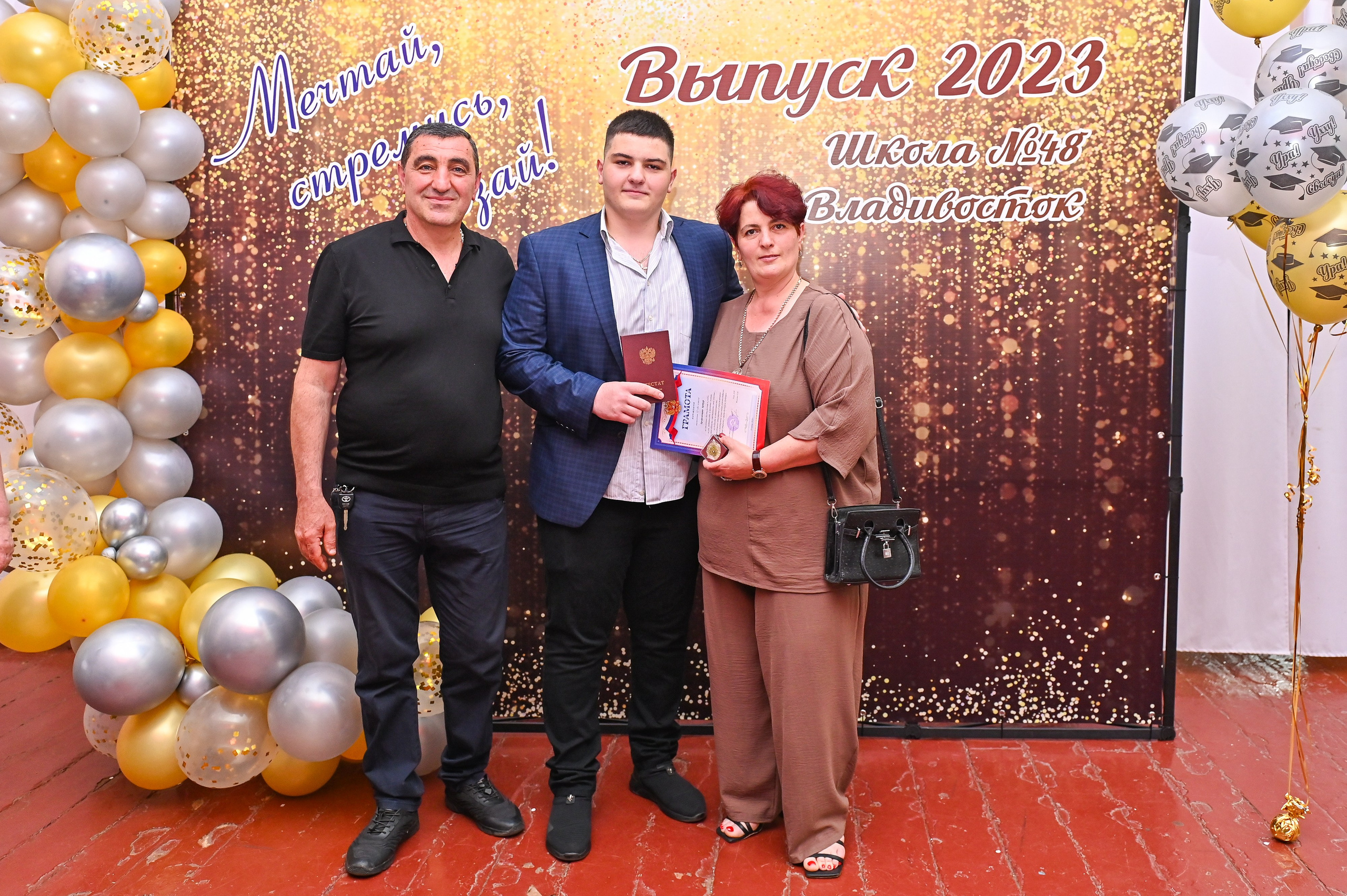 Выпускной школа 48. Семейный и свадебный фотограф во Владивостоке