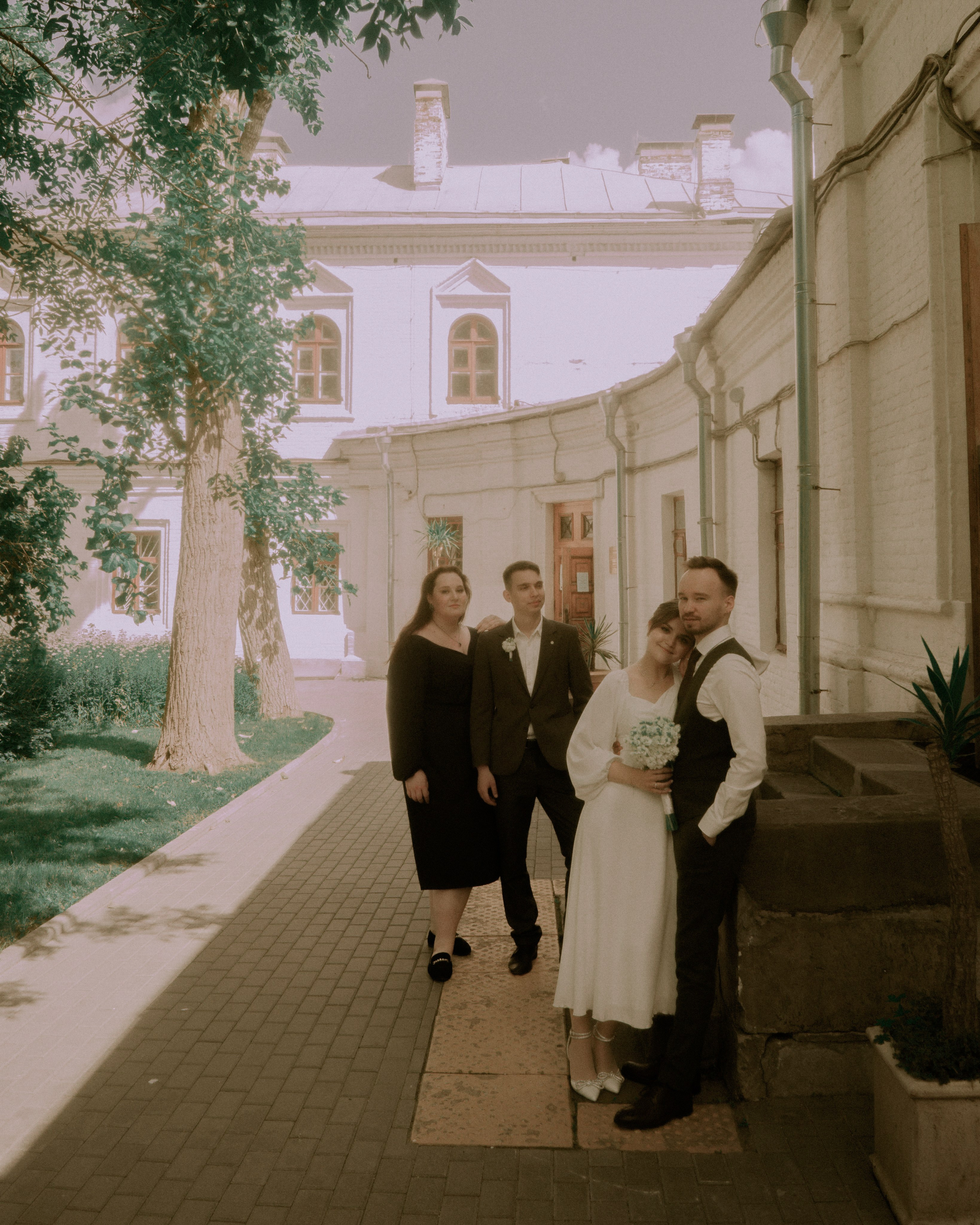 Москва как декорация любви — свадебная фотосессия в городе и на природе. Свадебный фотограф в Санкт-Петербурге Миша Репина