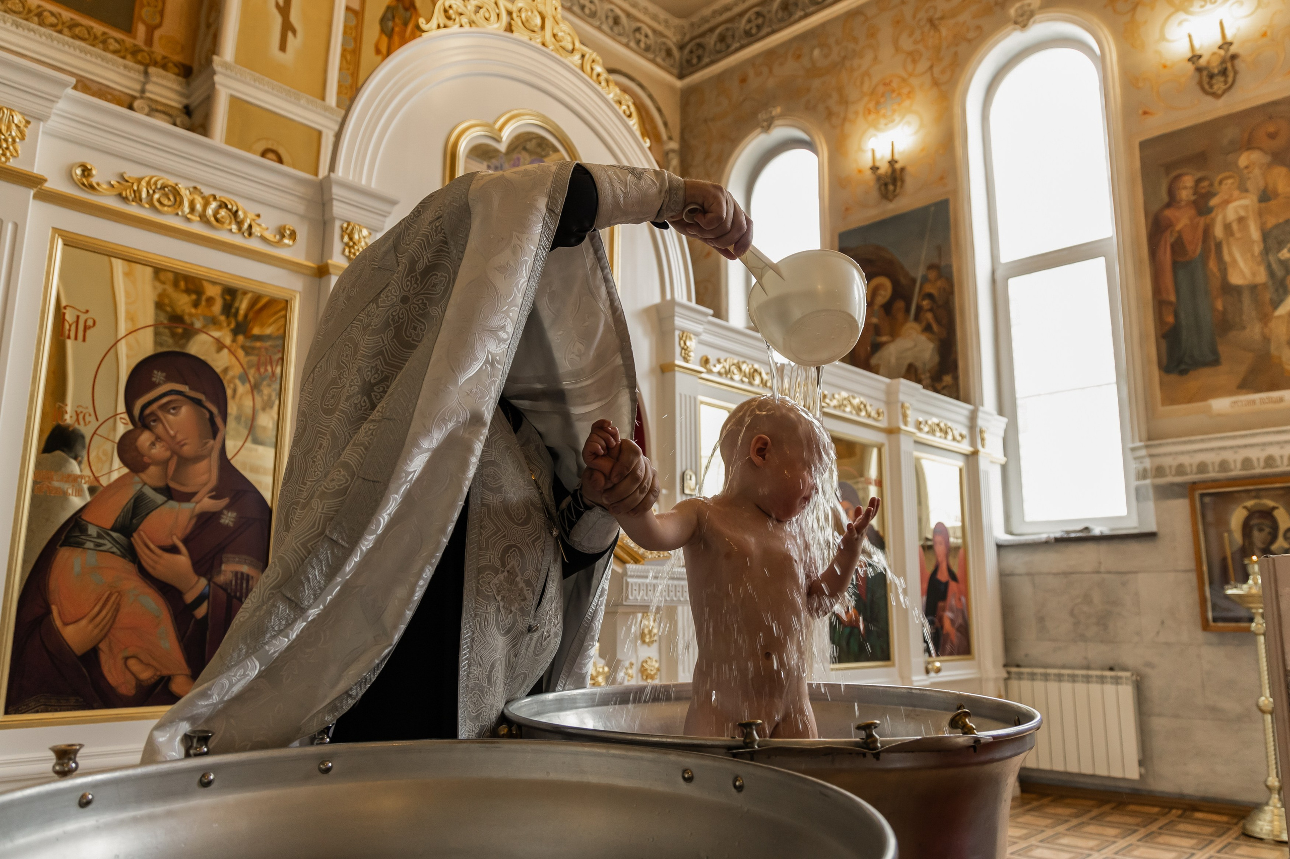 Таинство крещения. Фотограф свадебный, репортажный, индивидуальный, фото для маркетплейсов, брендов, автосалонов