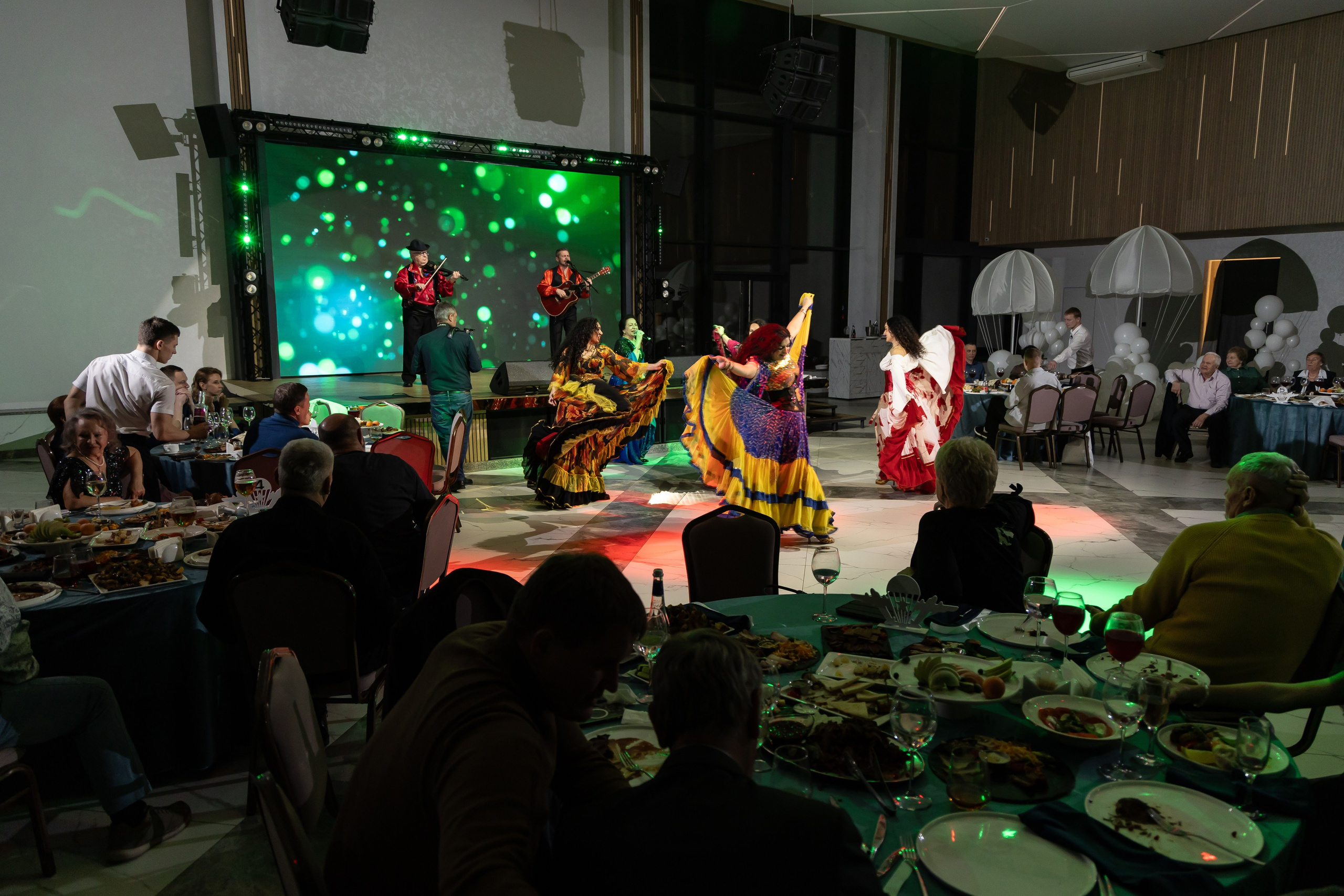 Прыжок длиною в жизнь. Фотограф свадебный, репортажный, индивидуальный, фото для маркетплейсов, брендов, автосалонов